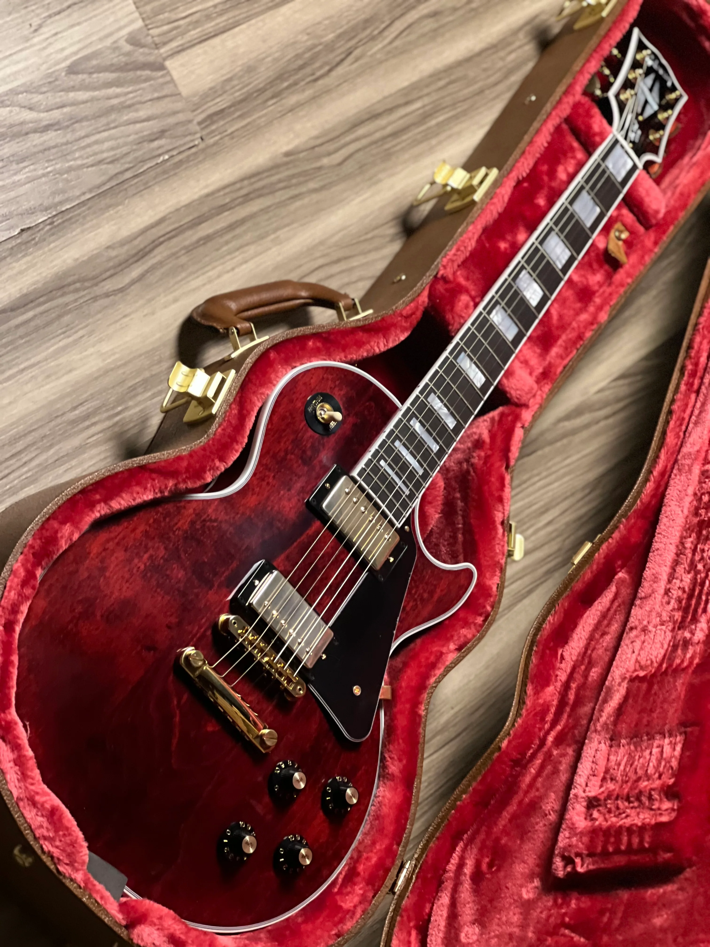 Gibson Les Paul Custom 70s in Wine Red w/Case 231850287 - Image 2