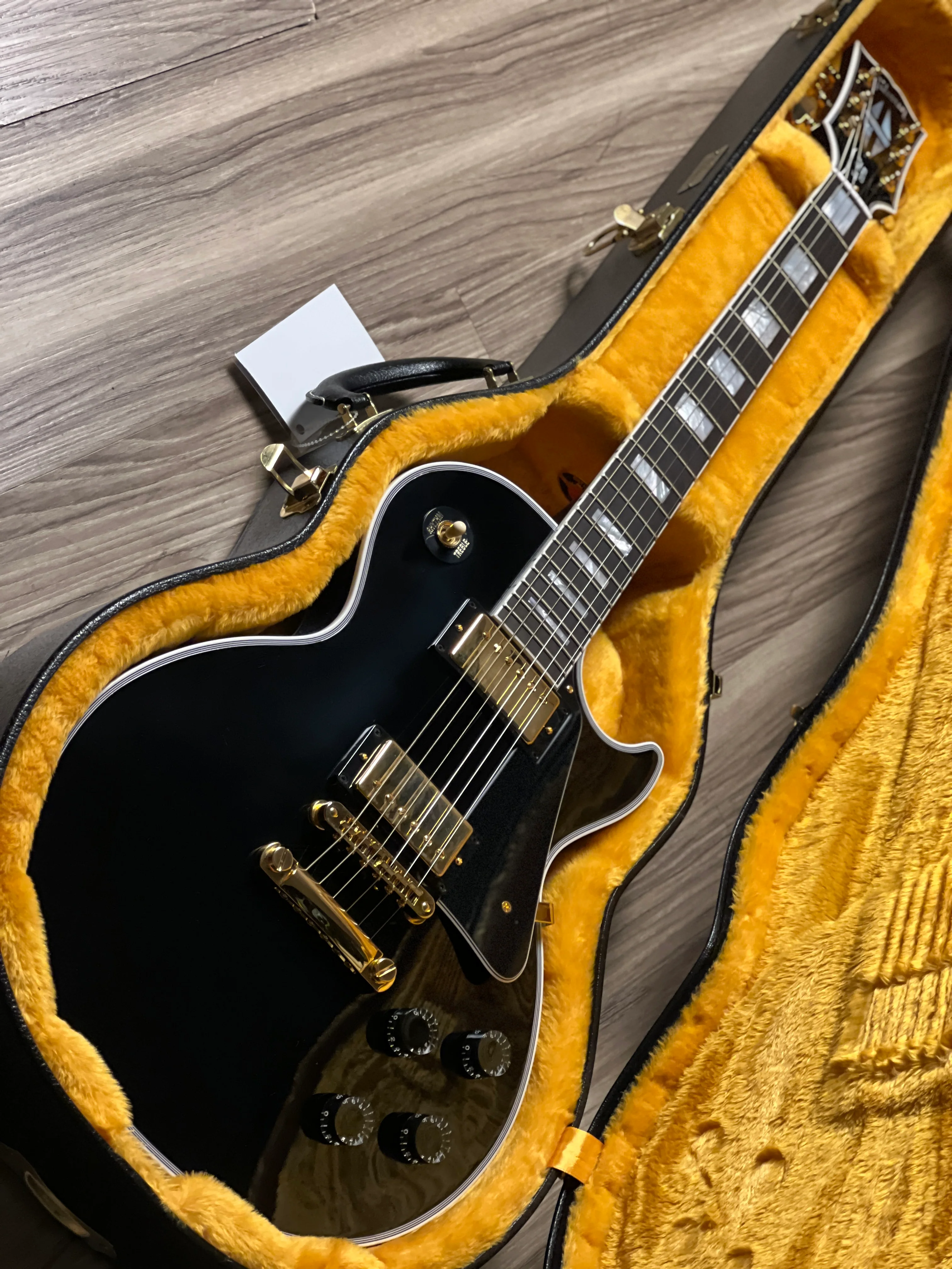 Gibson Les Paul Custom Ebony Fingerboard Gloss in Ebony w/ Case CS 404473 - Image 2