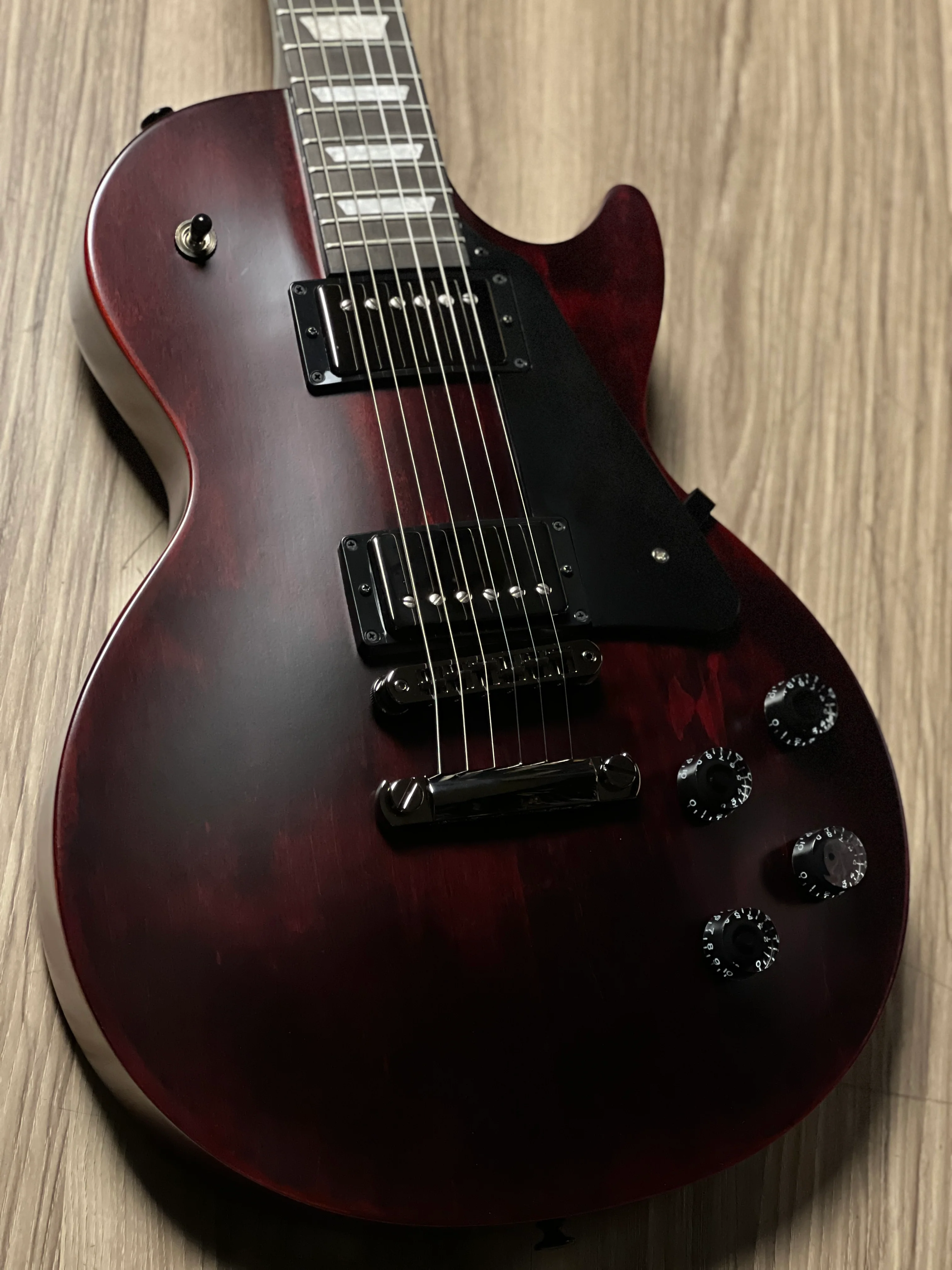 Gibson Les Paul Modern Studio in Wine Red Satin 215240040 - Image 4
