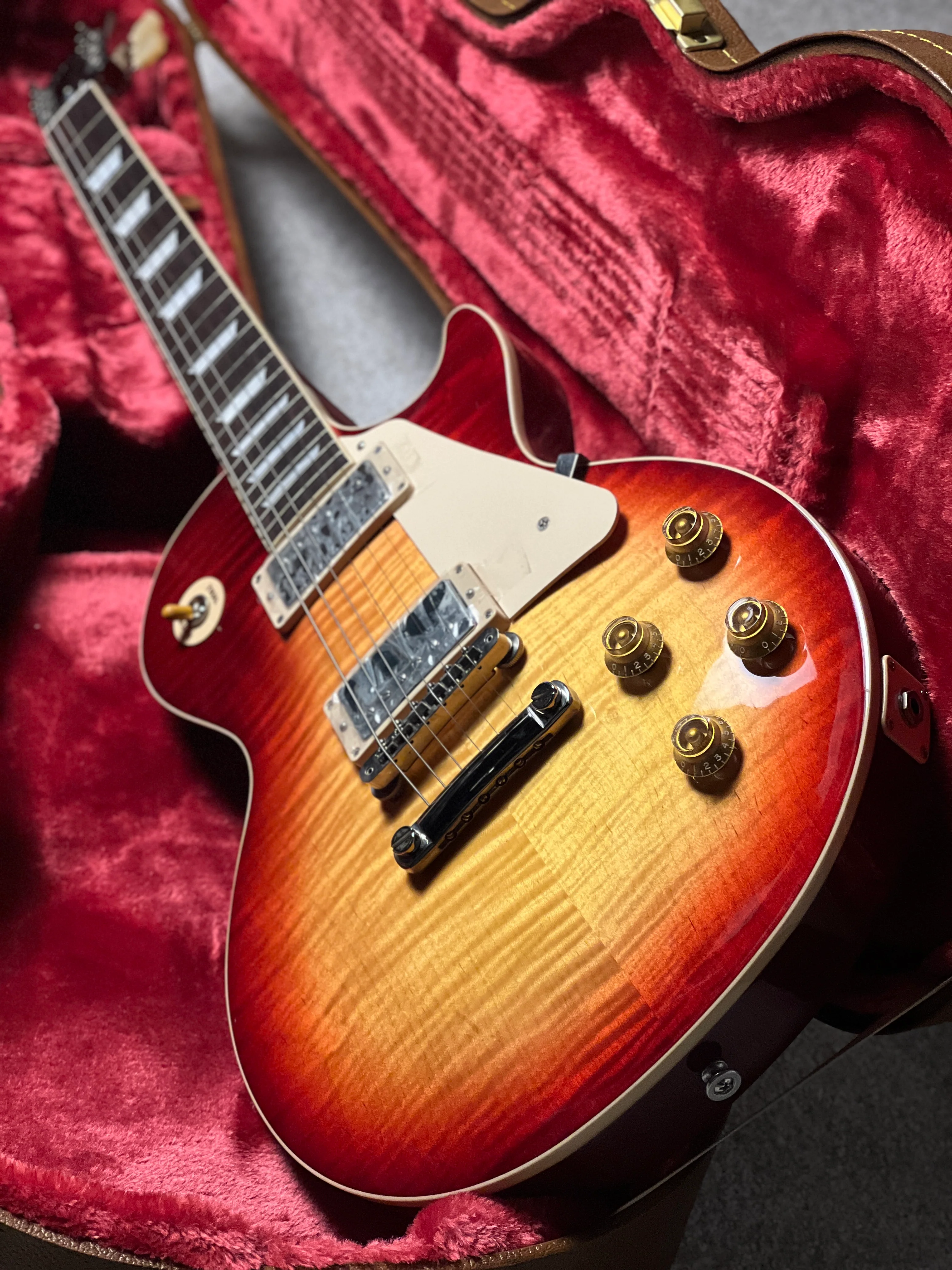 Gibson Les Paul Standard 50s Original Collection in Heritage Cherry Sunburst 221330039 - Image 4