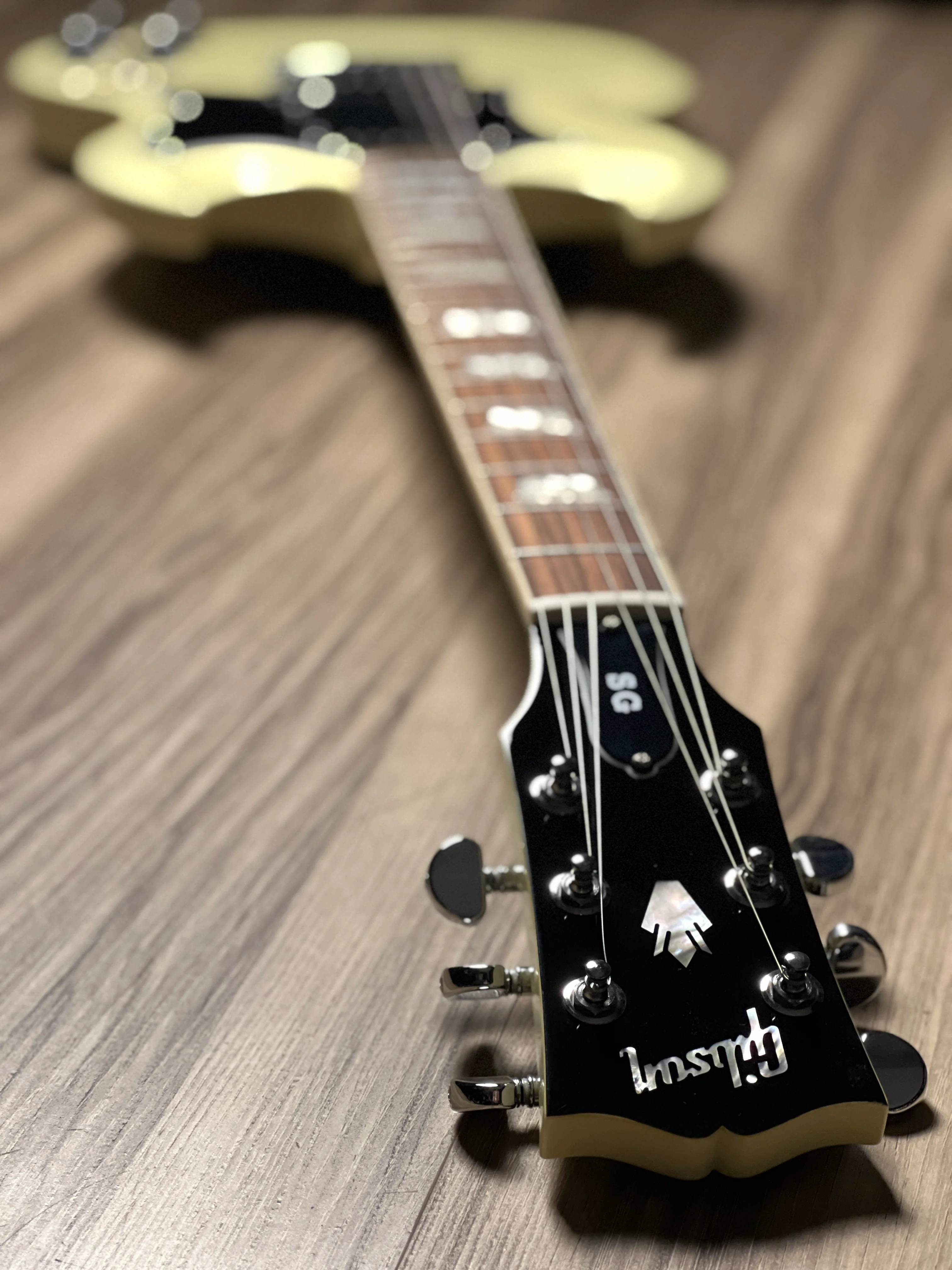 Gibson SG Standard Classic In White w/Case - Image 5