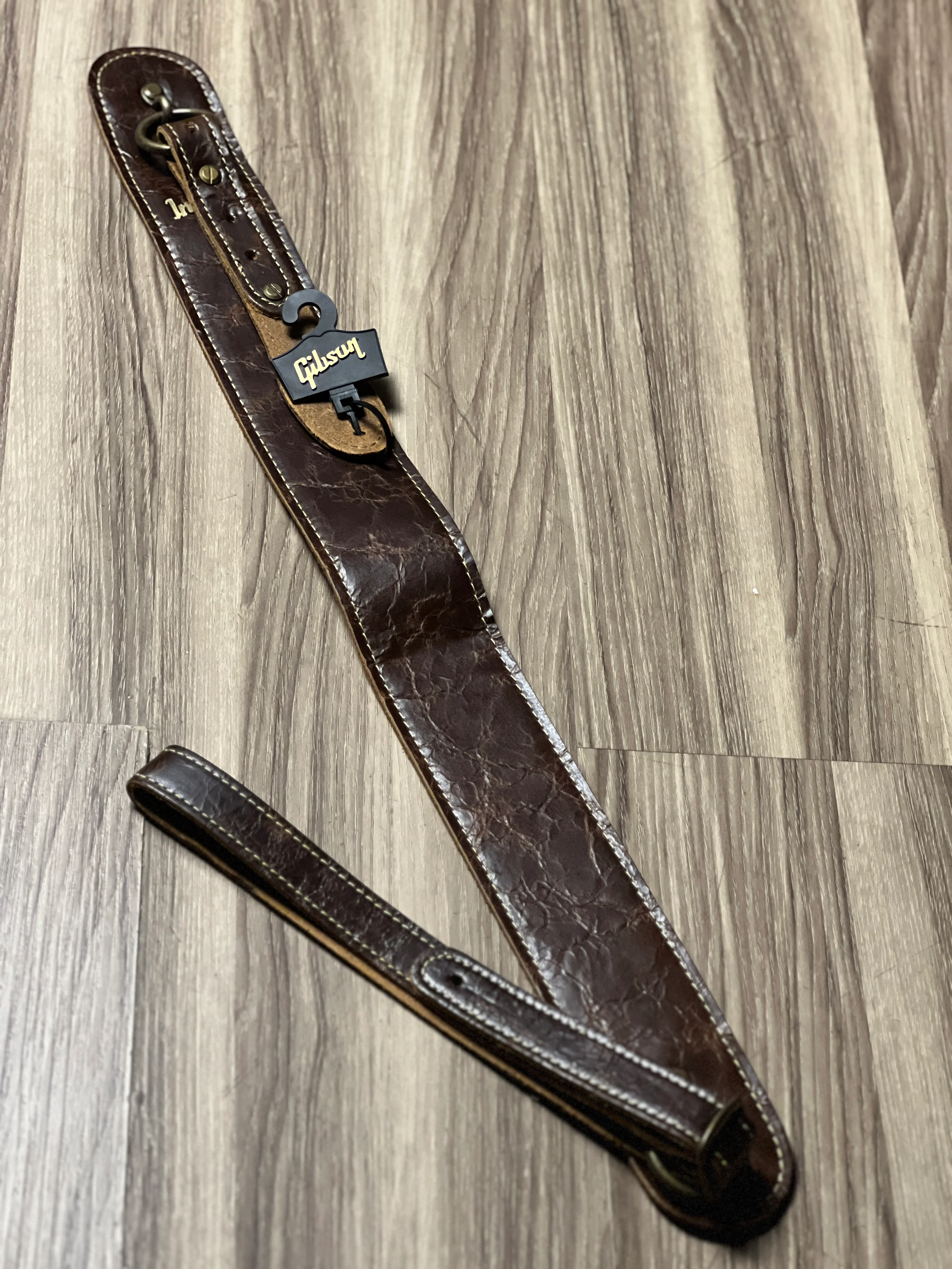 Gibson Strap Guitar The Vintage Saddle in Brown ASVS-BRN