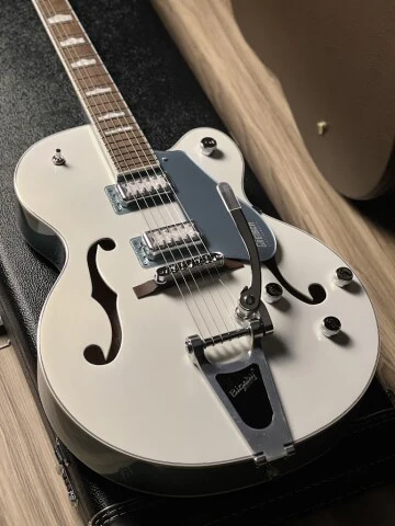 Gretsch G5420T-140 Electromatic 140th Double Platinum Ed SC in 2-Tone Pearl/Stone Platinum - Image 3