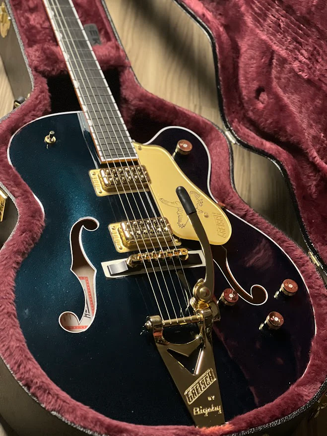 Gretsch G6136TG Players Edition Falcon Hollowbody with Bigsby in Midnight Sapphire - Image 2