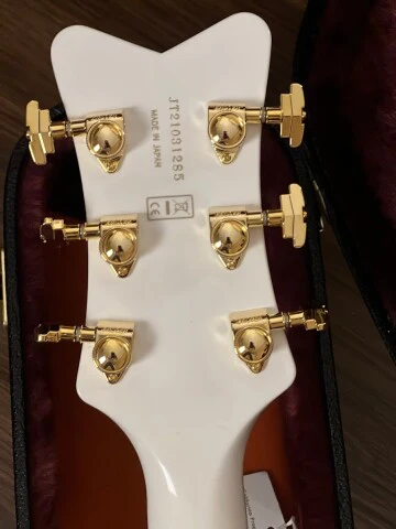 Gretsch G6636T Players Edition Falcon Center Block - White with Bigsby Tailpiece - Image 6