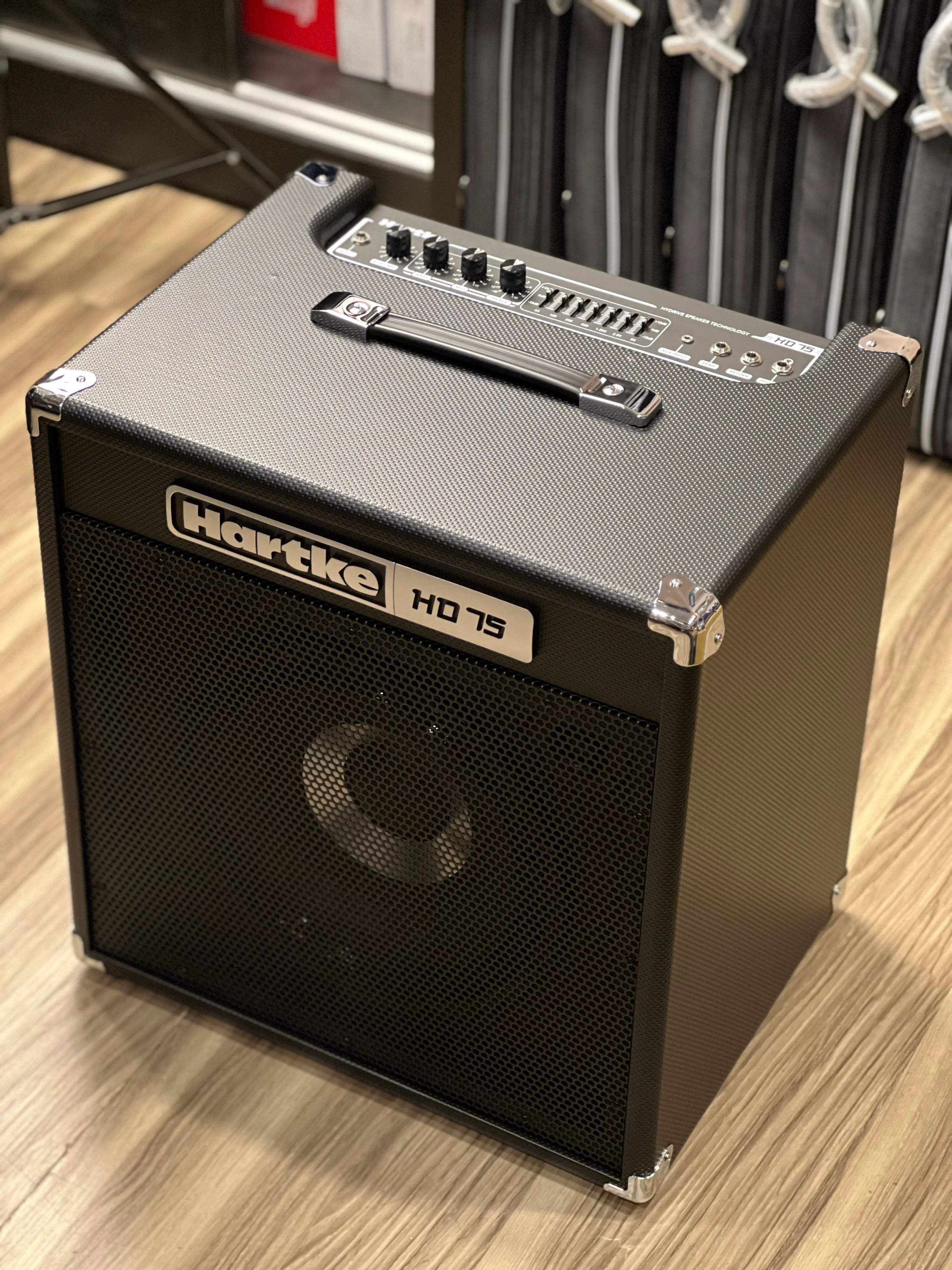 Hartke Hydrive HD75 75W 12″ Bass Combo Ampli - Image 4