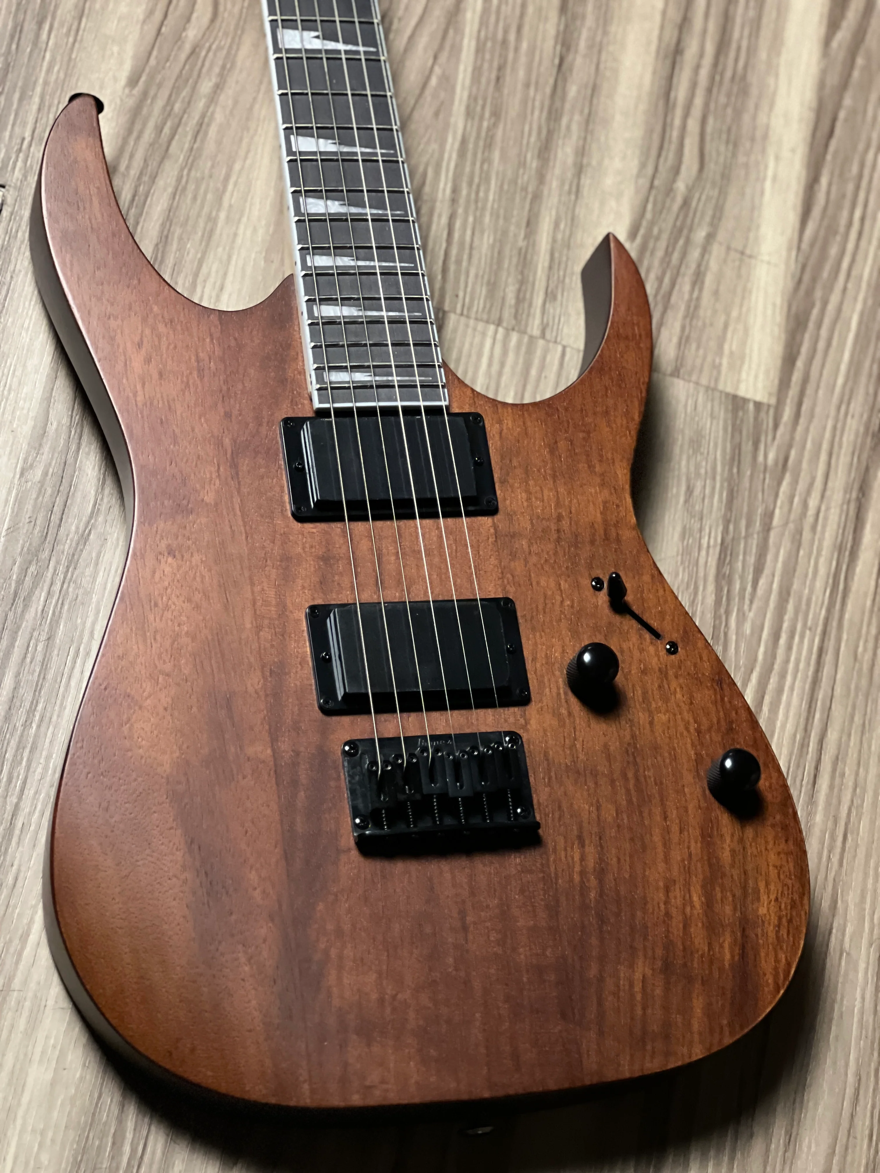 Ibanez GRG121DX-WNF in Walnut Flat - Image 4