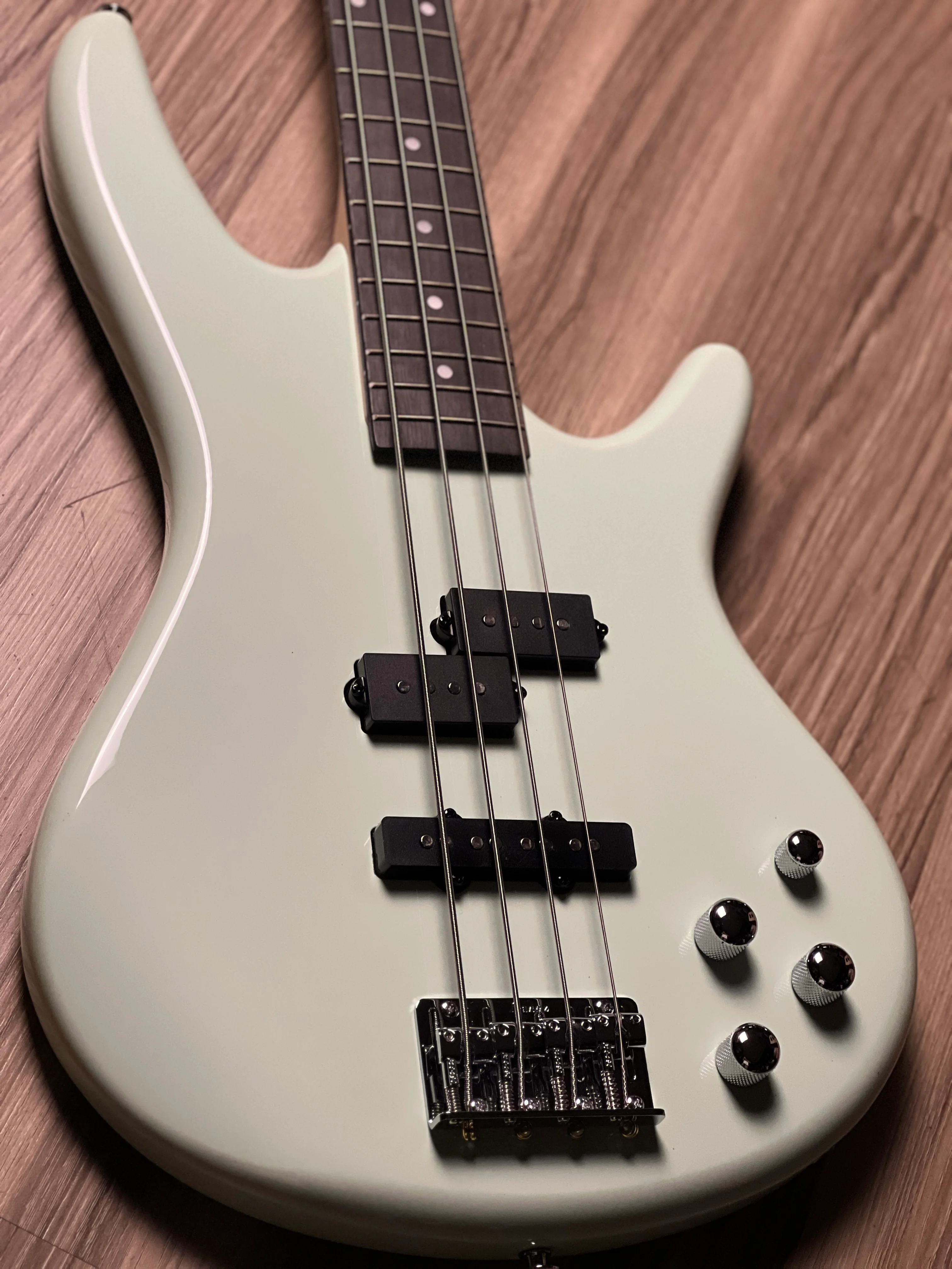 Ibanez GSR200-MGR 4-String in Mint Green - Image 4