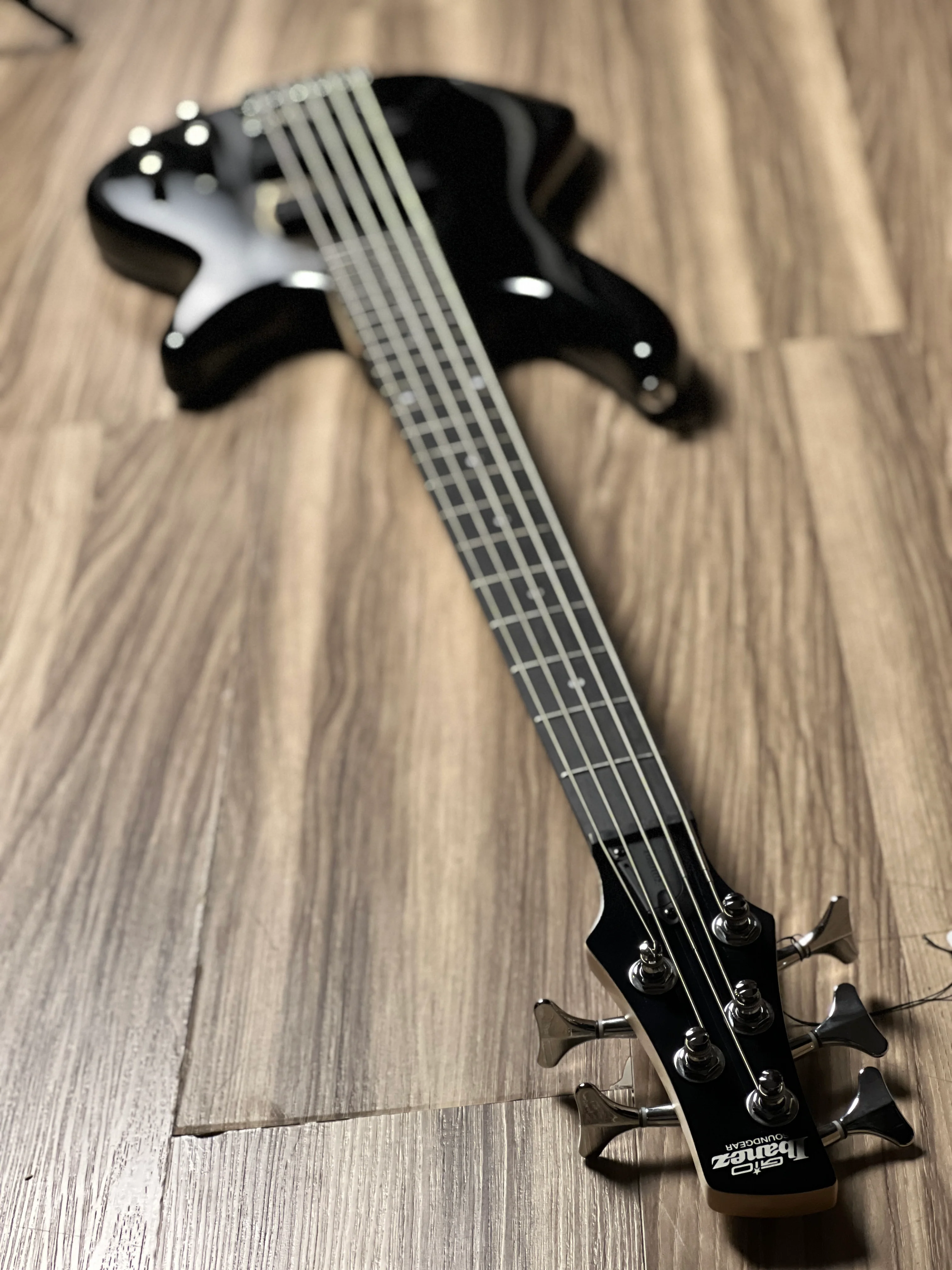 Ibanez GSR205-BK 5-String Electric Bass in Black - Image 6
