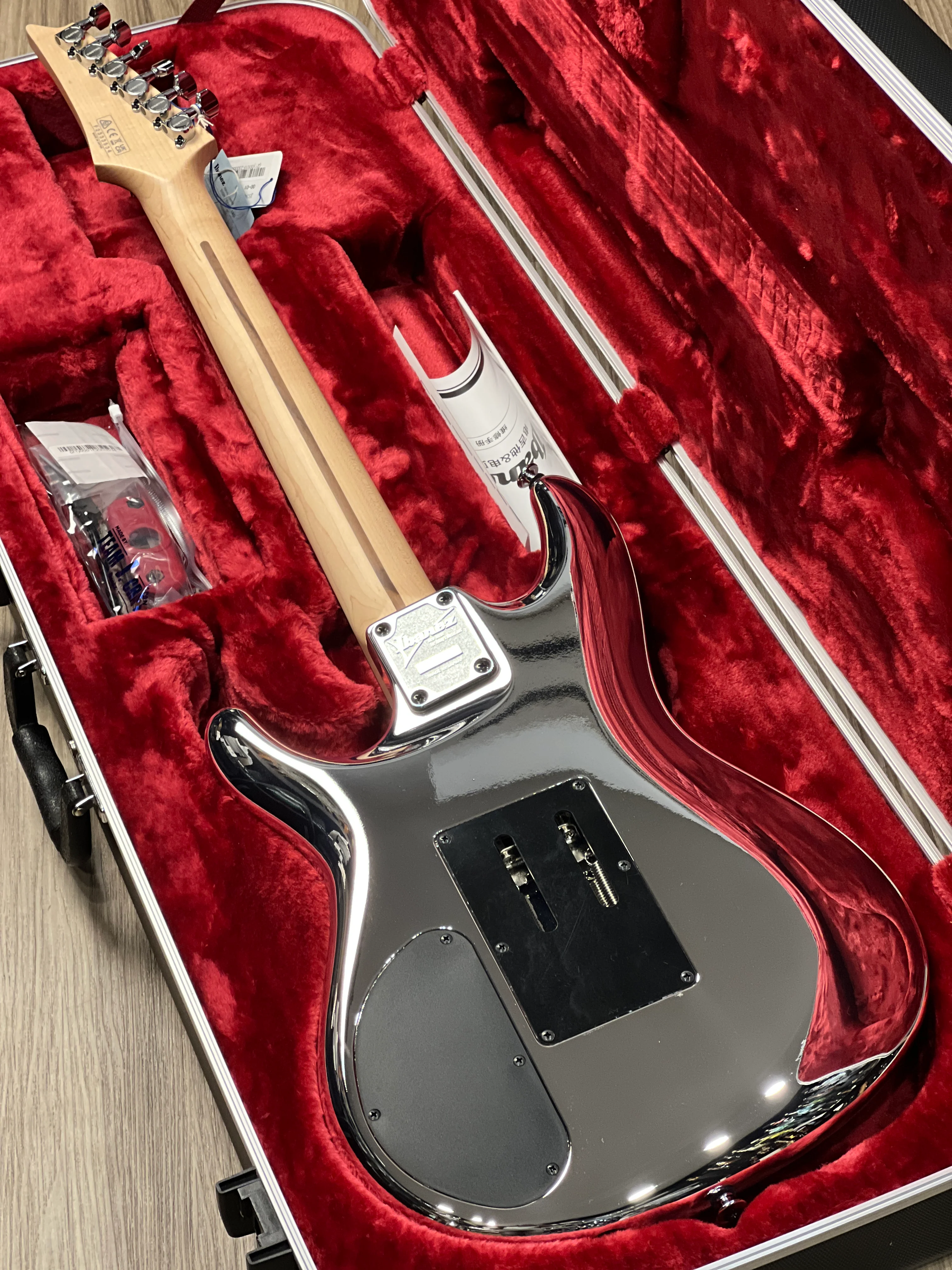 Ibanez JS3CR Joe Satriani Signature w/Case In Chrome Boy F2333534 - Image 5