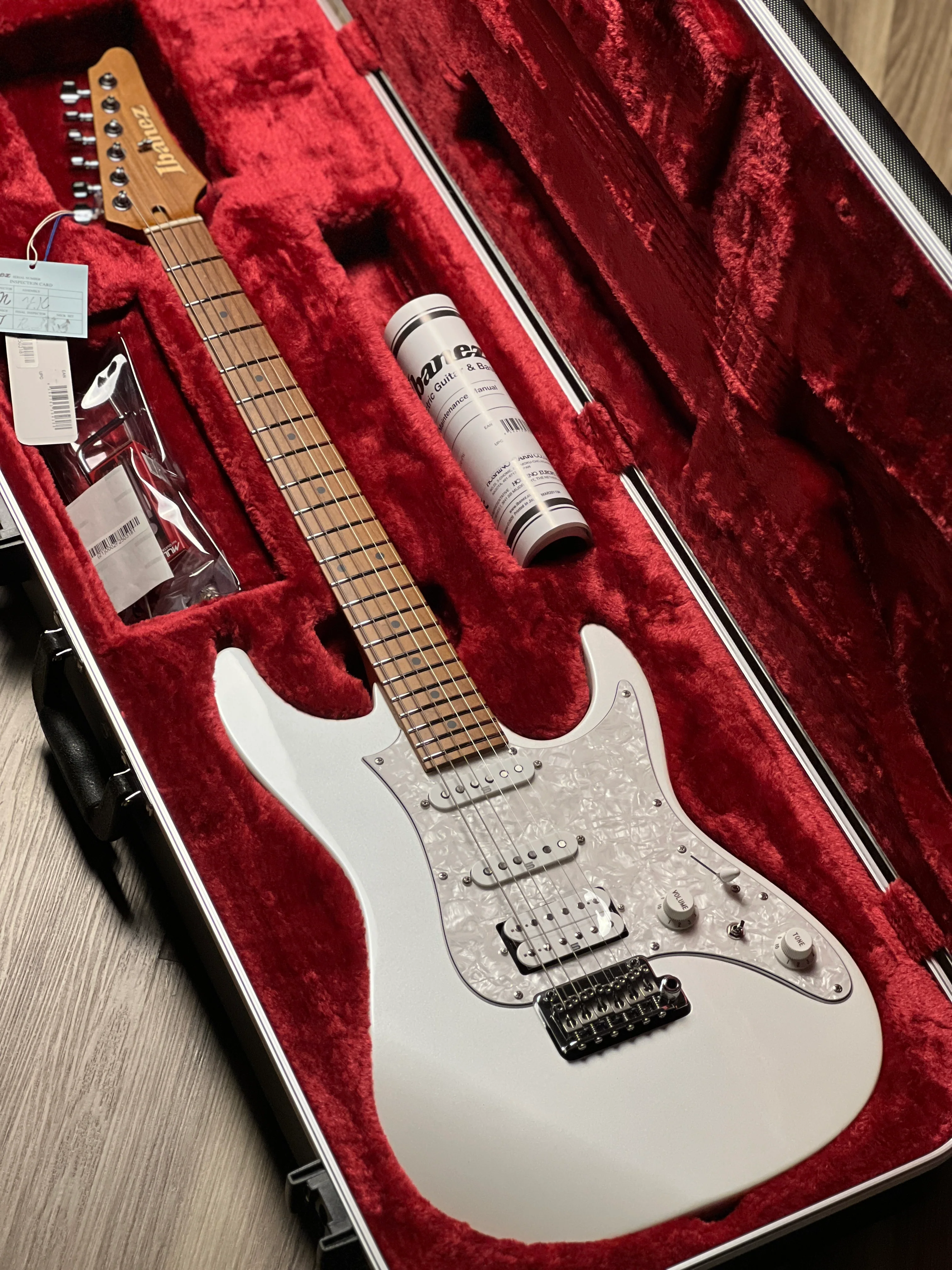 Ibanez Prestige AZ2204 in Pearl White F2503181 - Image 2