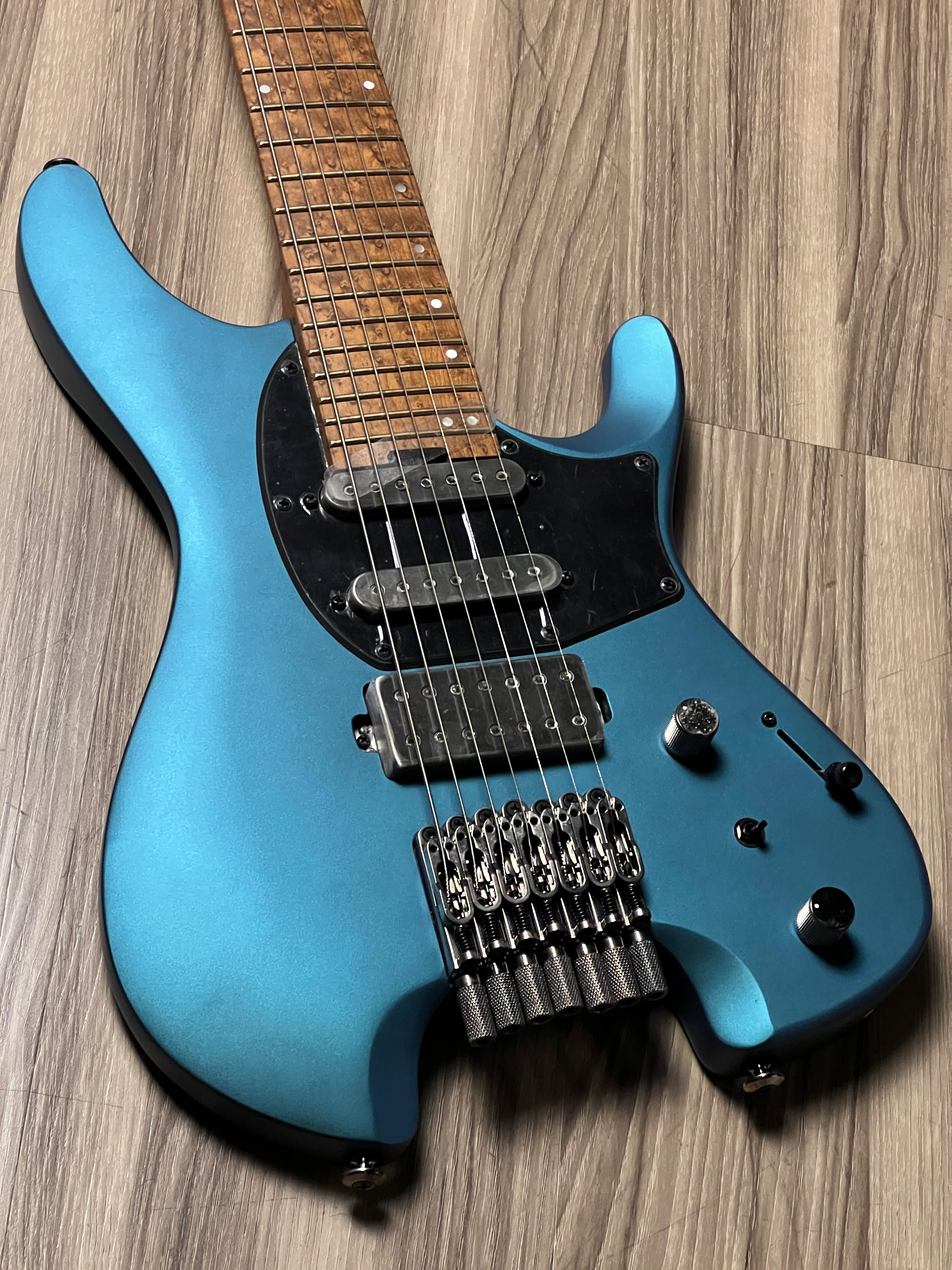 Ibanez Q547-BMM Headless wih Bag in Blue Chameleon Metallic Matte - Image 4