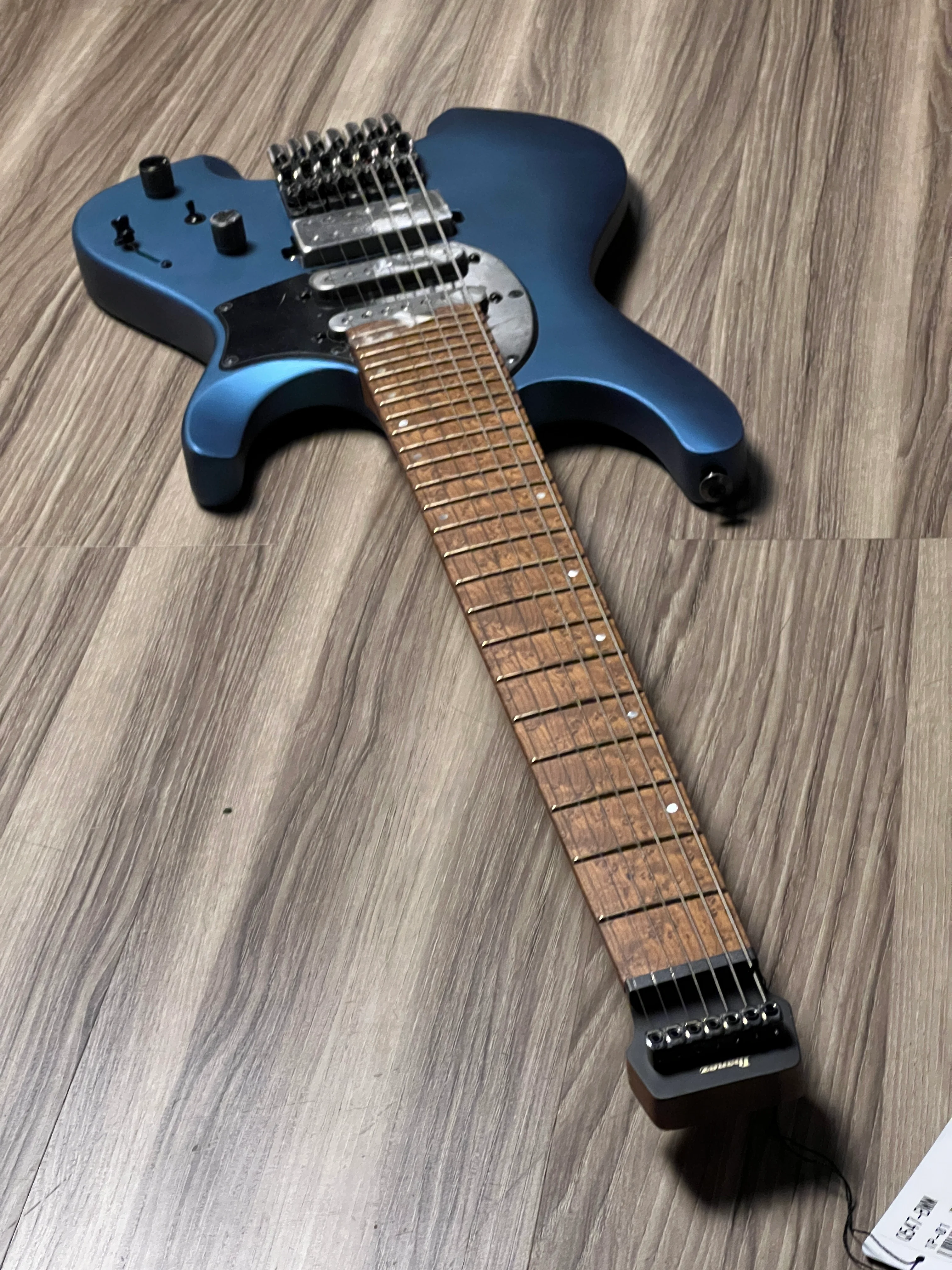 Ibanez Q547-BMM Headless wih Bag in Blue Chameleon Metallic Matte - Image 6