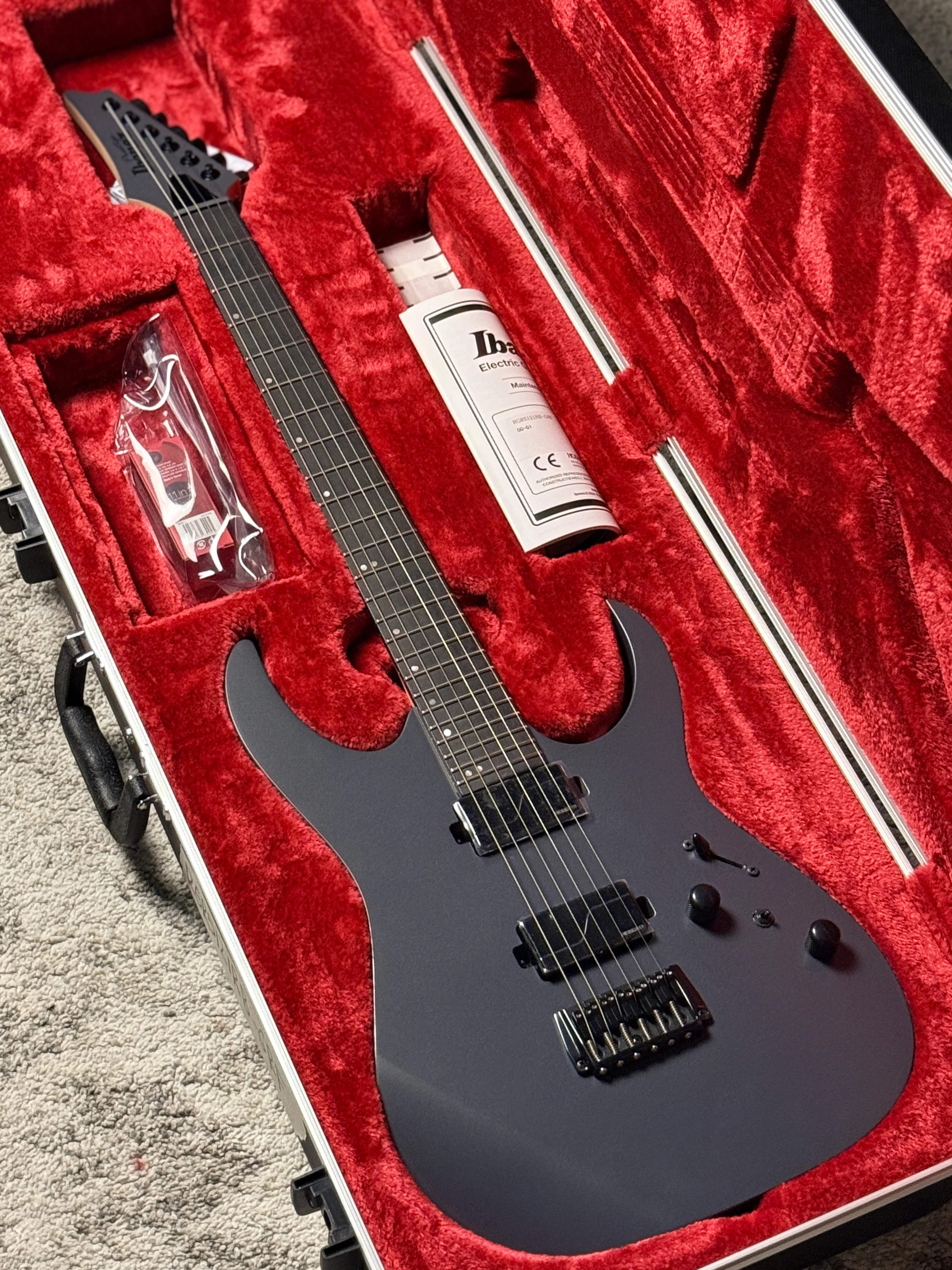 Ibanez RGR5121RB-GRF with Case in Gray Metallic Flat F2534180 - Image 2