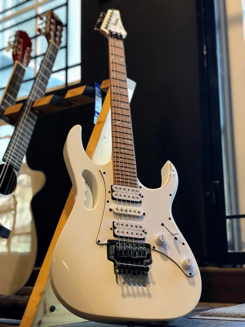 Ibanez Steve Vai JEM-JR in White - Image 3