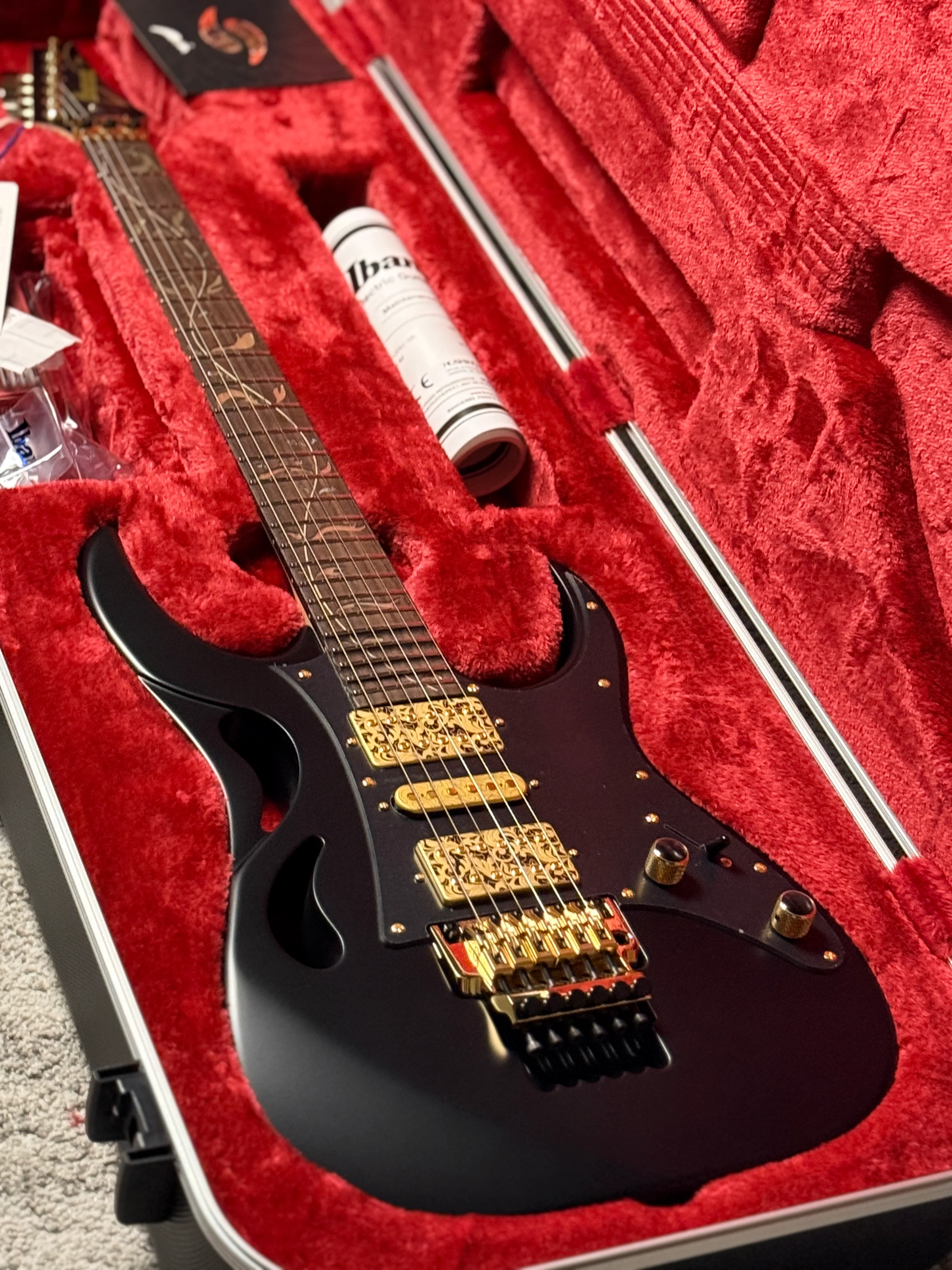 Ibanez Steve Vai Signature PIA3761 in Onyx Black F2507657 - Image 2
