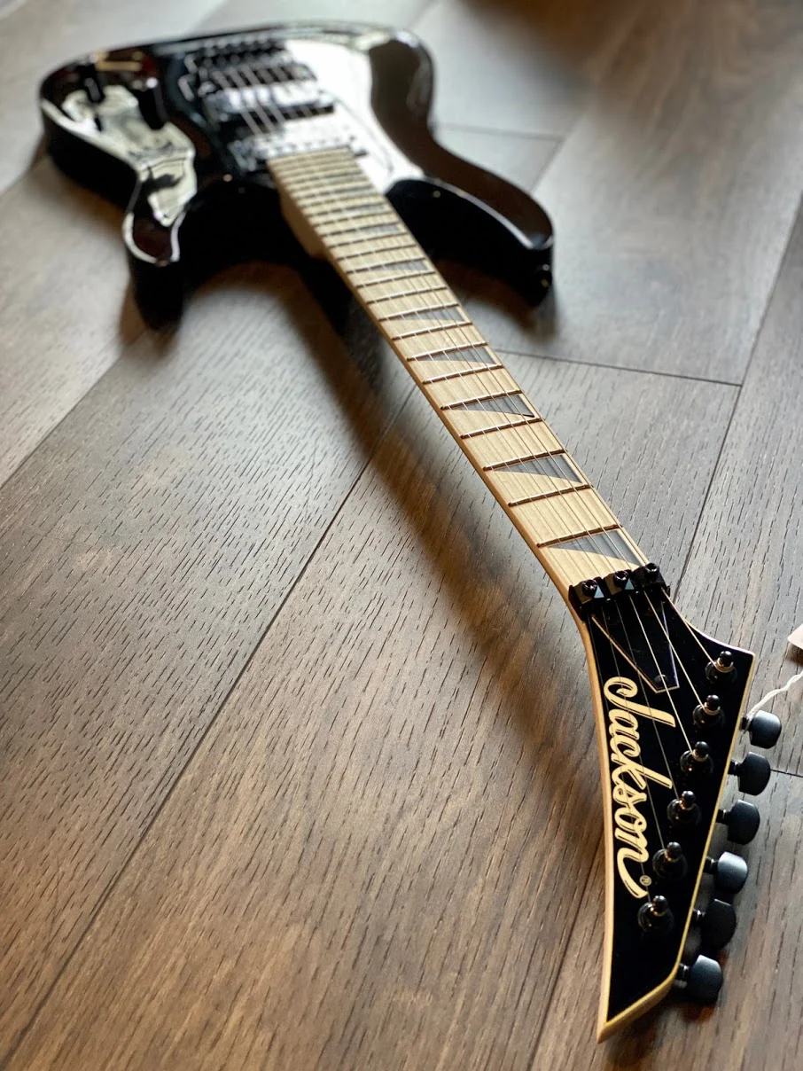 Jackson Dinky Arch Top JS32 DKAM - Gloss Black - Image 4