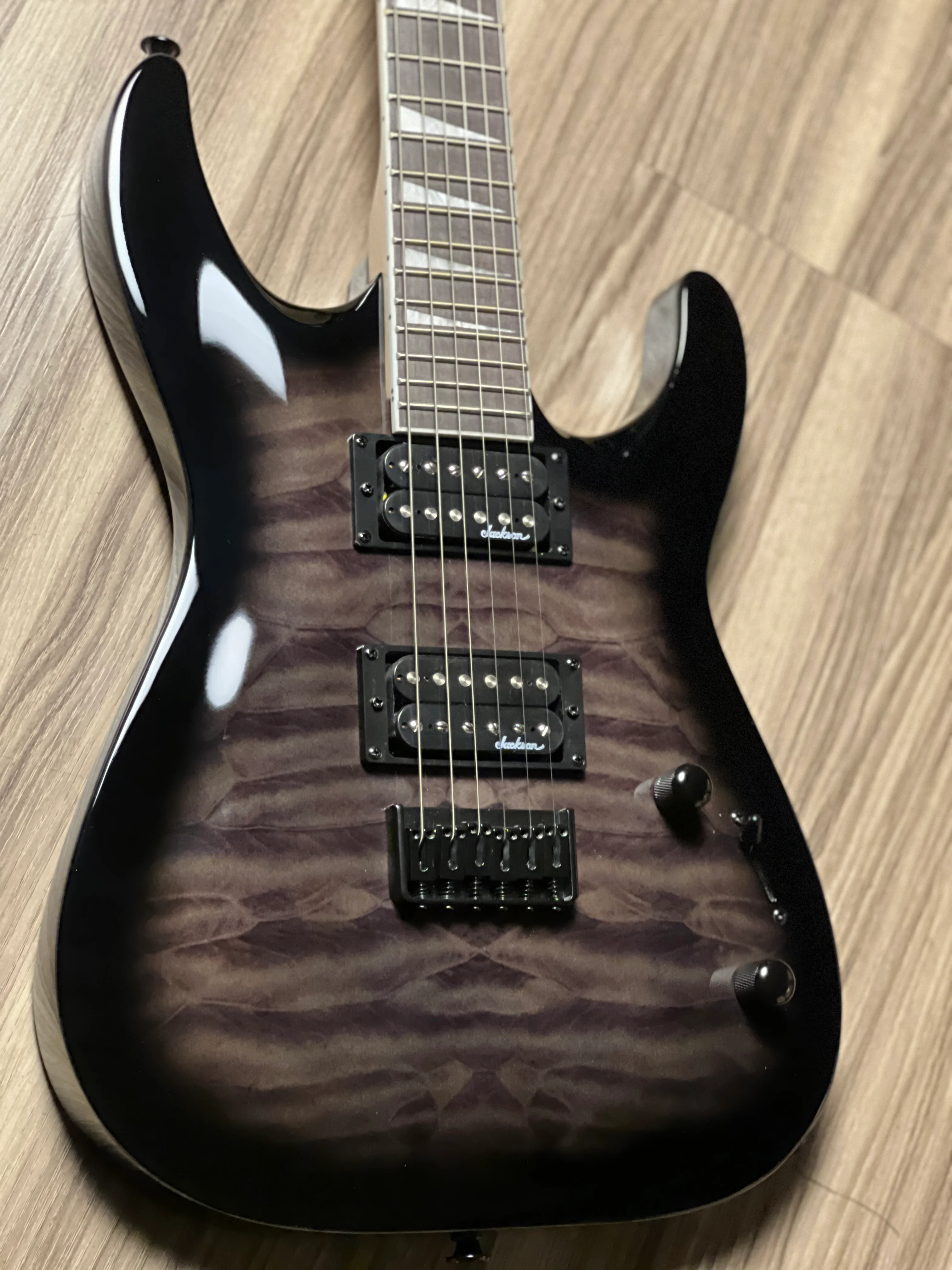 Jackson JS Series Dinky Arch Top JS32Q DKA HT with Amaranth FB in Transparent Black Burst - Image 4