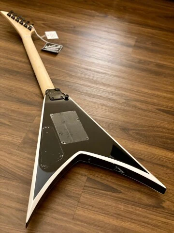 Jackson JS Series King V JS32 with Amaranth FB in Black with White Bevels - Image 4