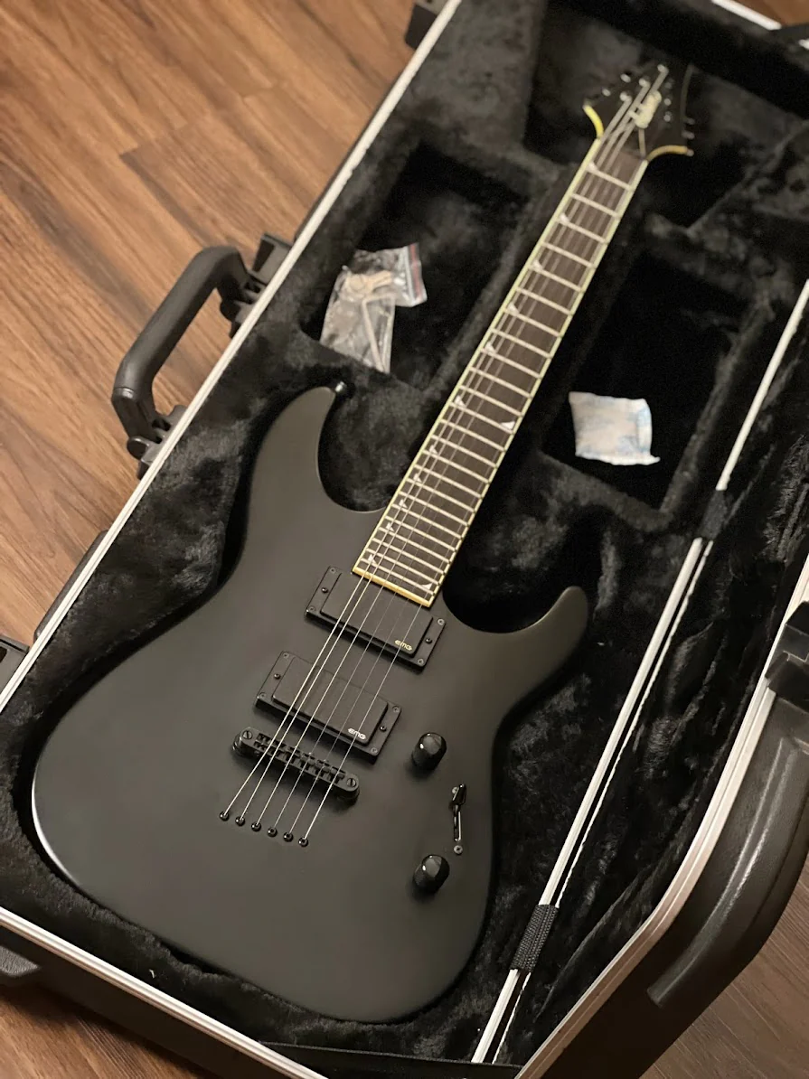 Jackson SLSMG Super Lightweight Soloist made in Japan with Case - Satin Black