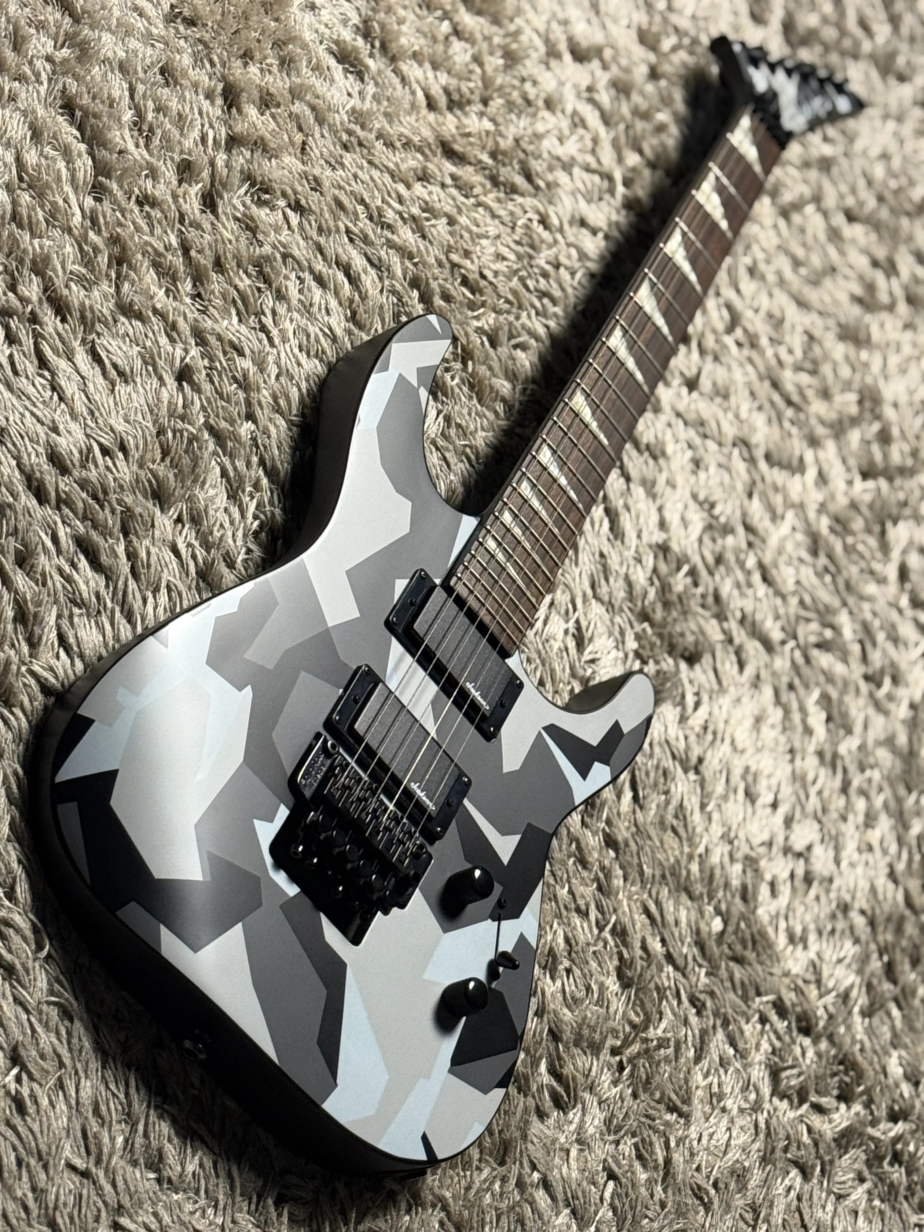 Jackson X Series Soloist SLX DX Camo with Laurel FB in Winter Camo (USED) - Image 3