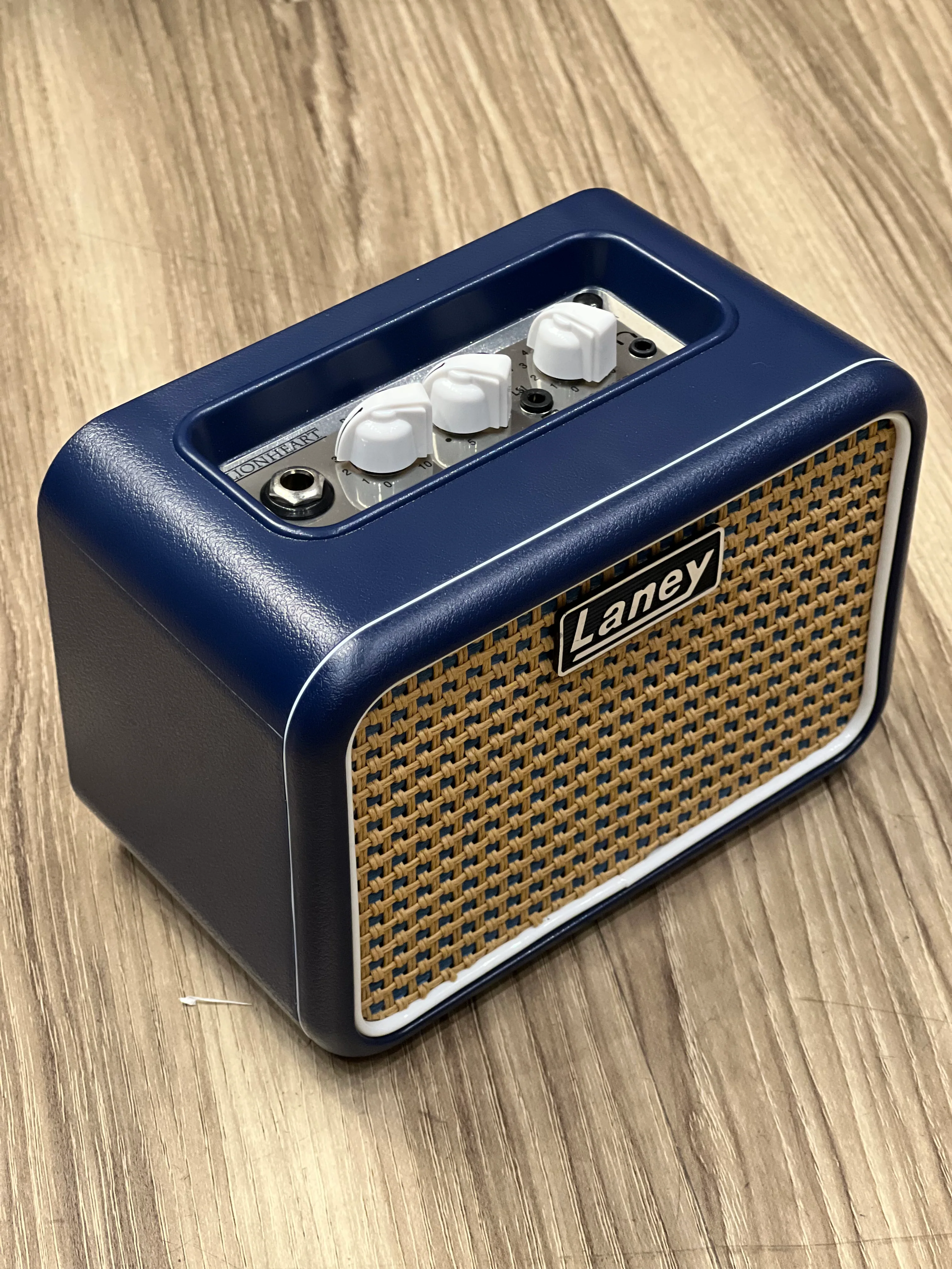 Laney Mini-Lion Guitar Combo Ampli Battery Powered - Image 2