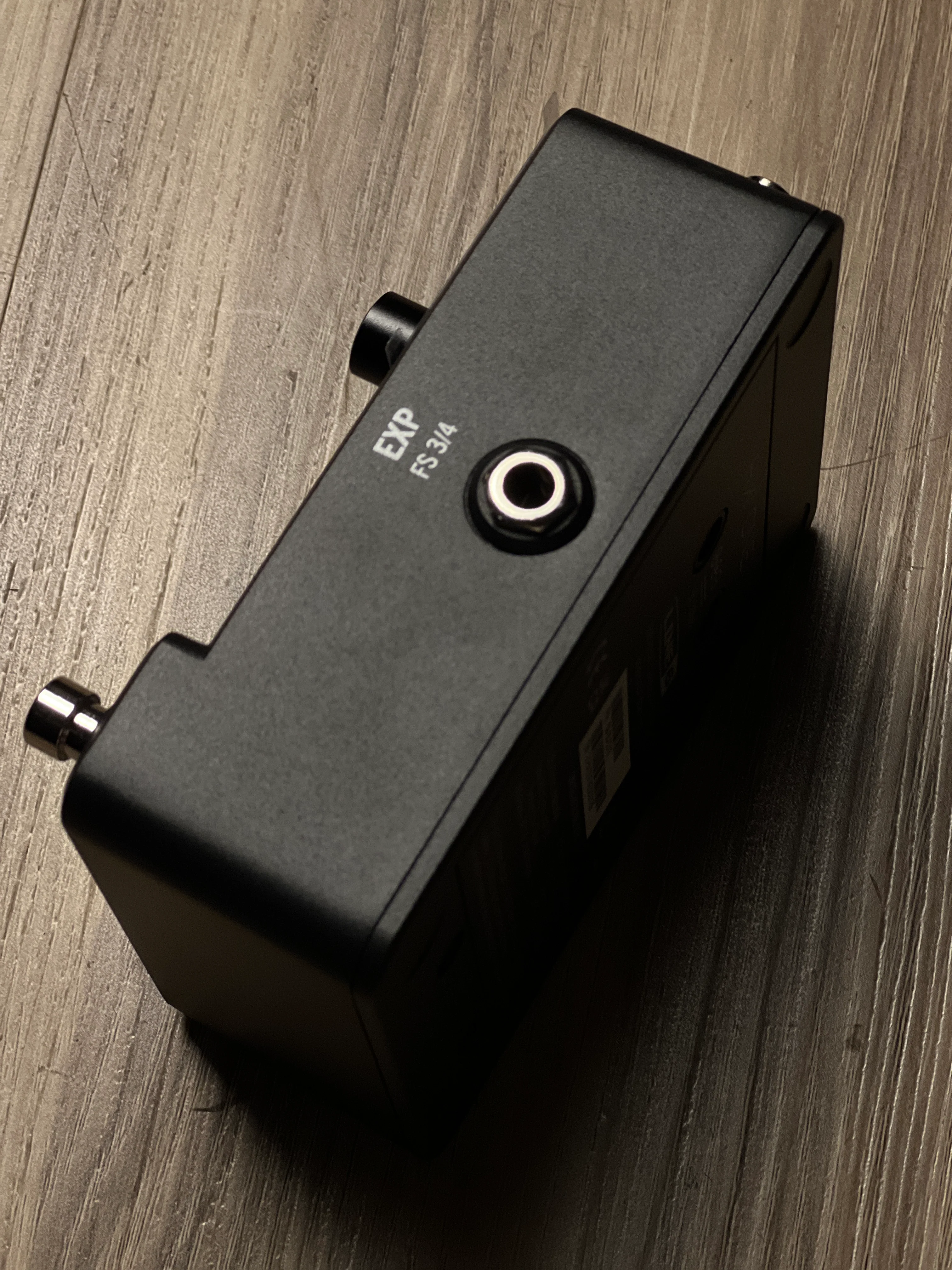 Line 6 HX One Guitar Multi-effects Floor Processor - Image 3