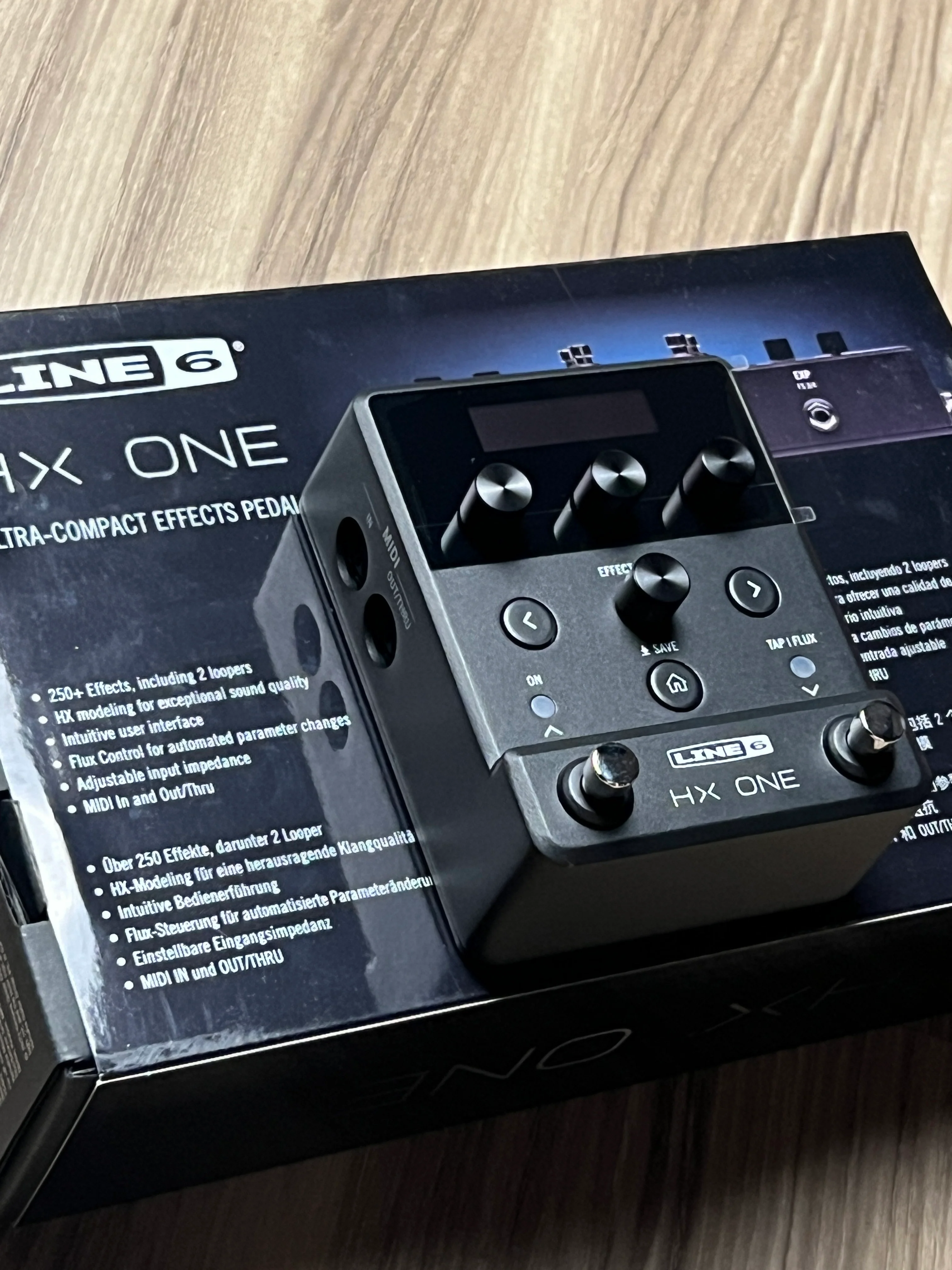 Line 6 HX One Guitar Multi-effects Floor Processor - Image 5