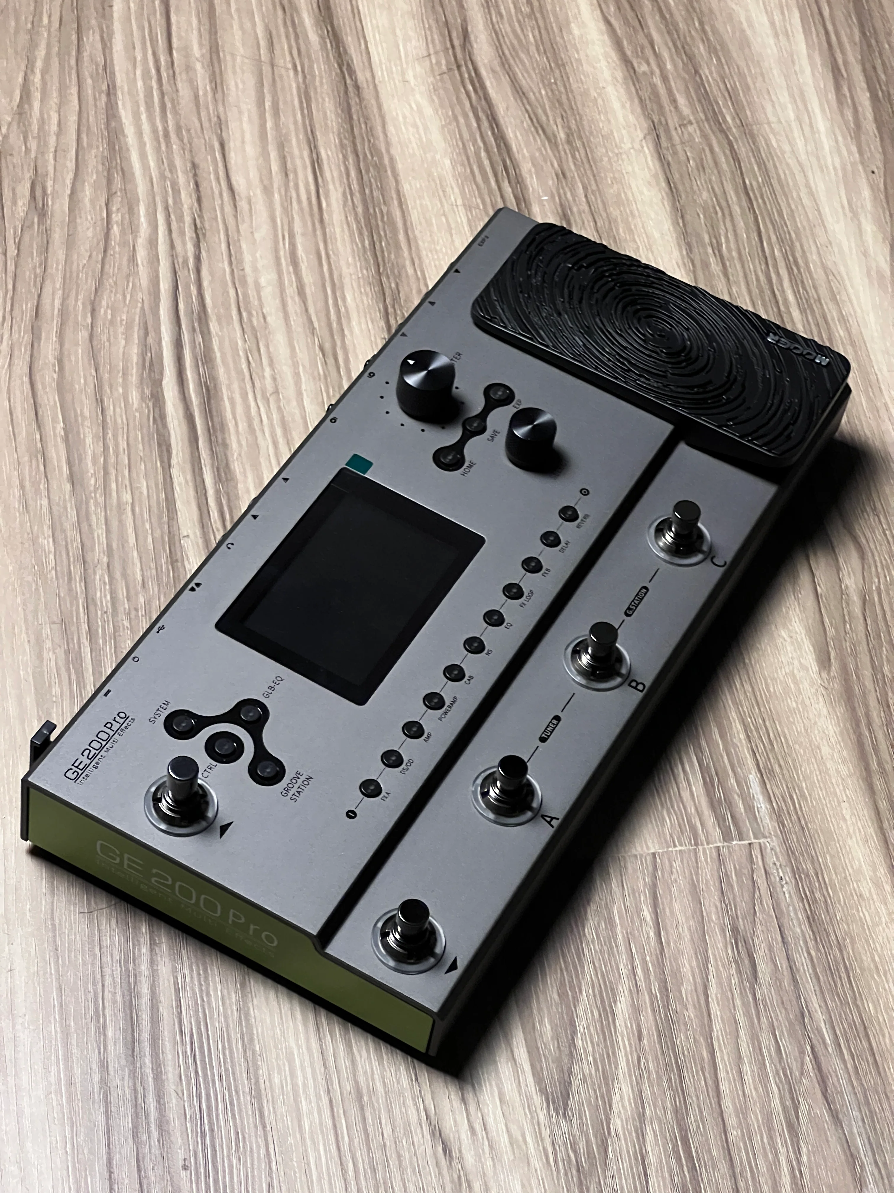Mooer GE200 PRO Amp Modeling & Multi Effects Processor