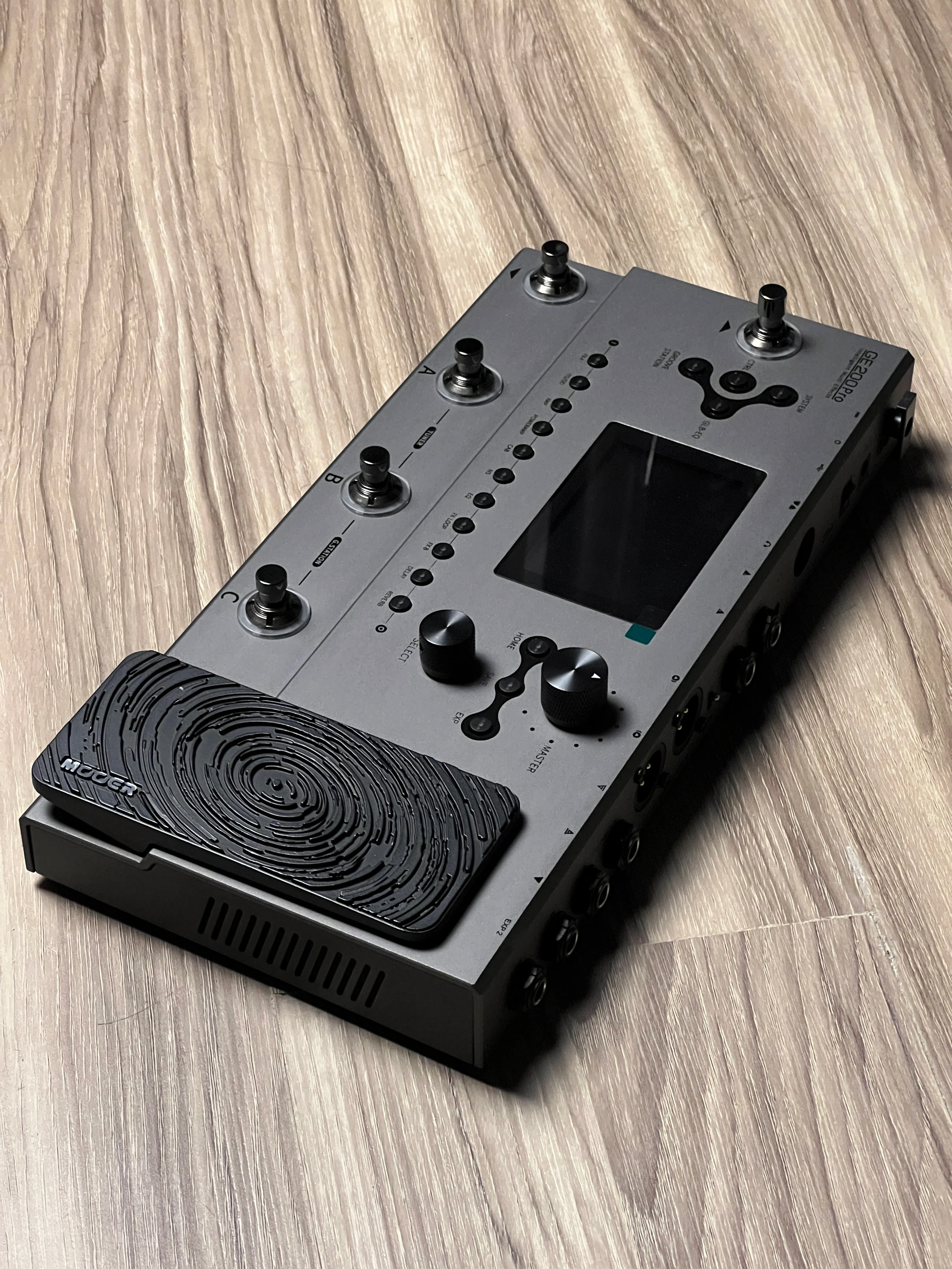Mooer GE200 PRO Amp Modeling & Multi Effects Processor - Image 2