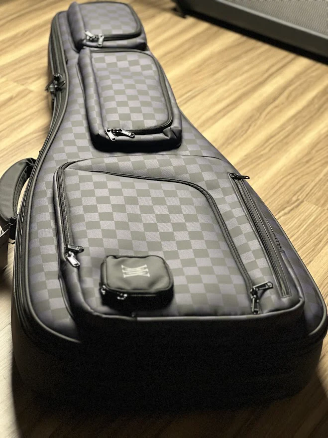 Moonwalk Stage EG1200 Premium Aerocase Gigbag for Guitar in Checkered Purple - Image 2