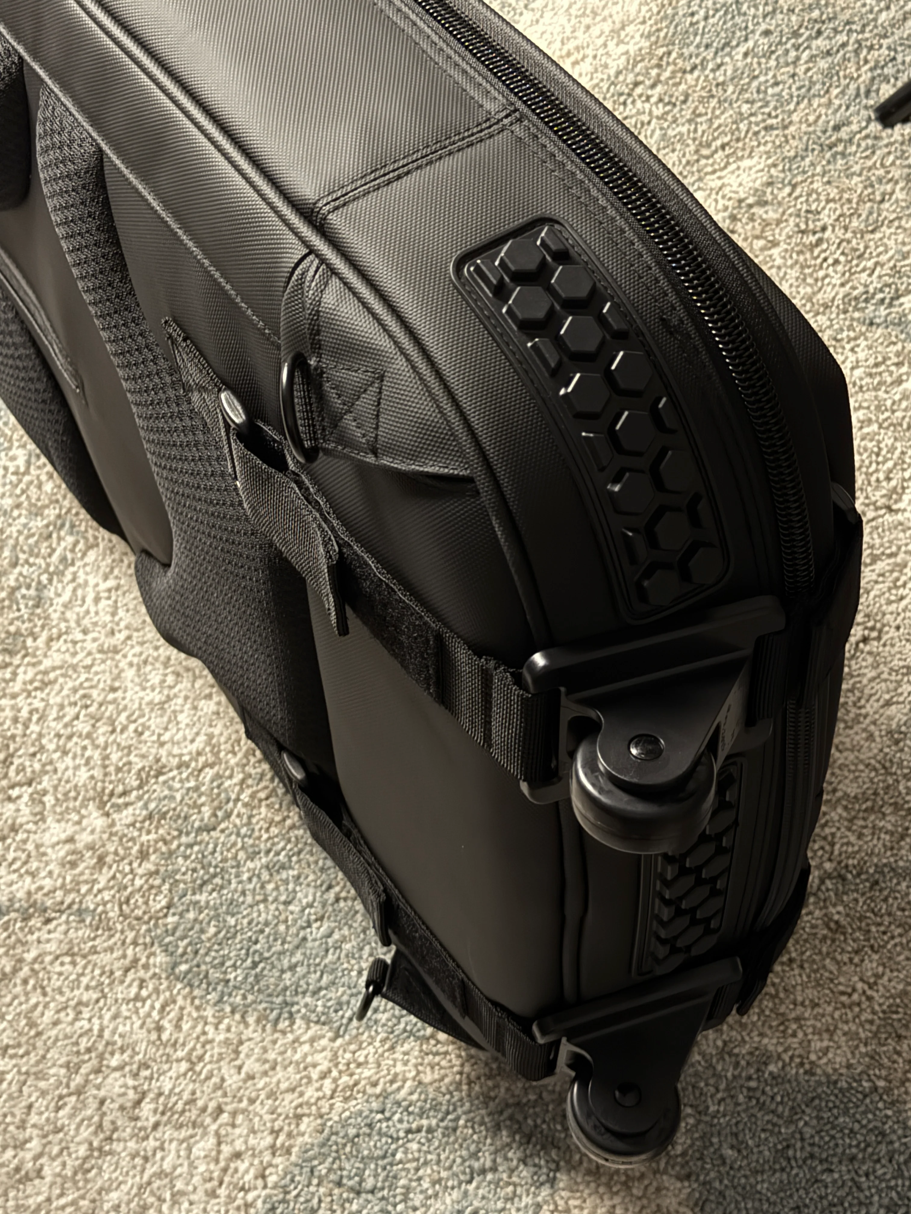 Moonwalk Stage EG1200 Premium Aerocase 10th Anniversary Gigbag with wheels for Guitar in Black - Image 8