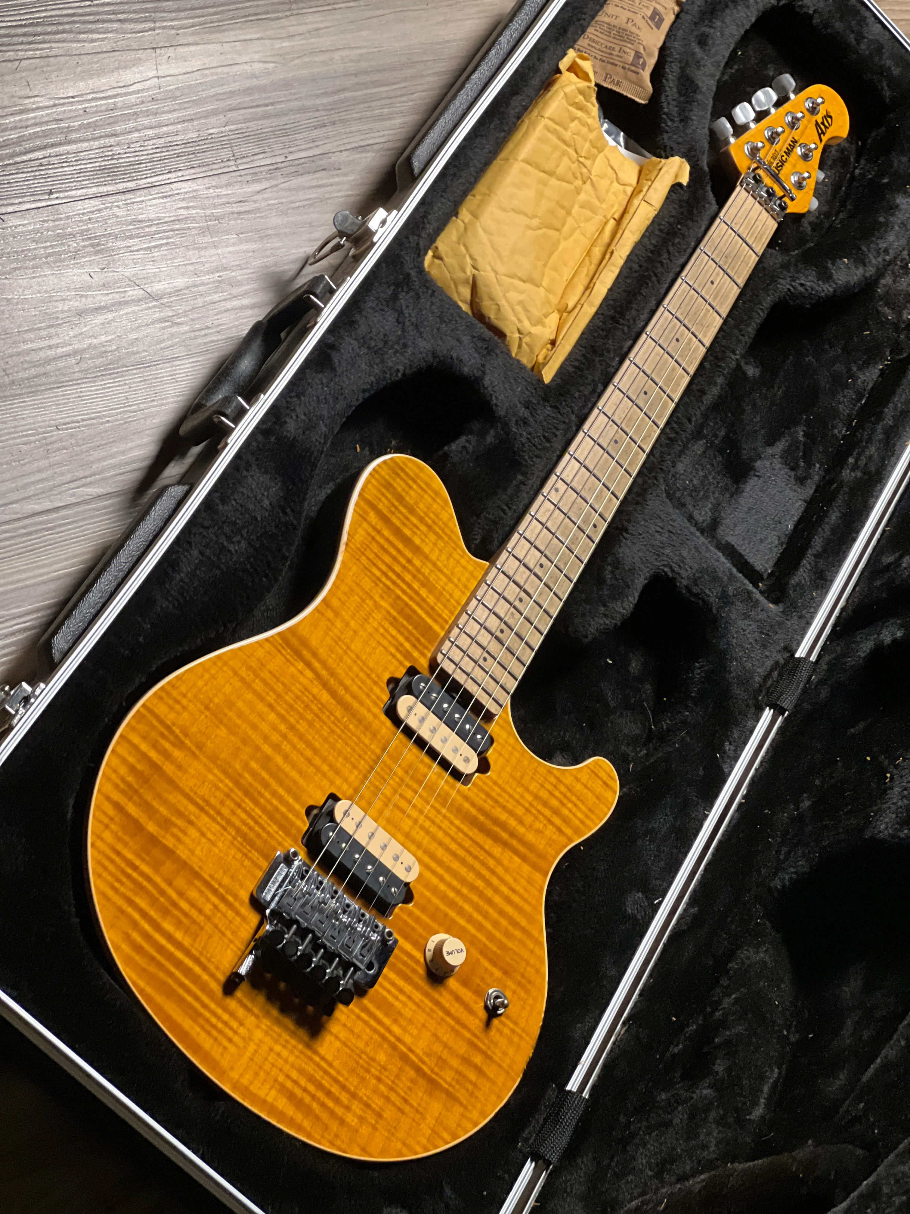 Music Man Axis Trans Gold Flame G84595 (USED) - Image 3