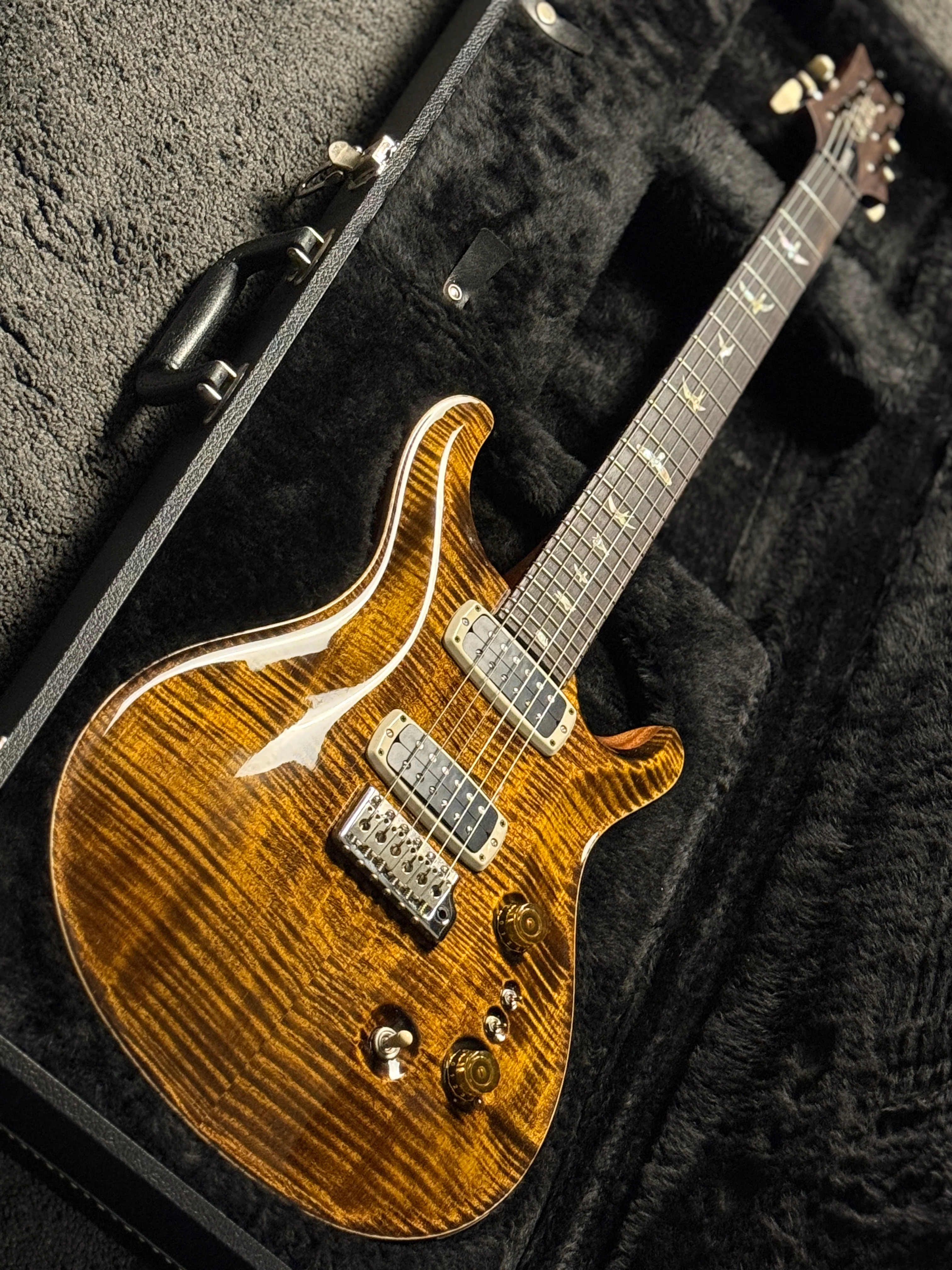 PRS Custom 24-08 2024 in Yellow Tiger 0380048 - Image 3