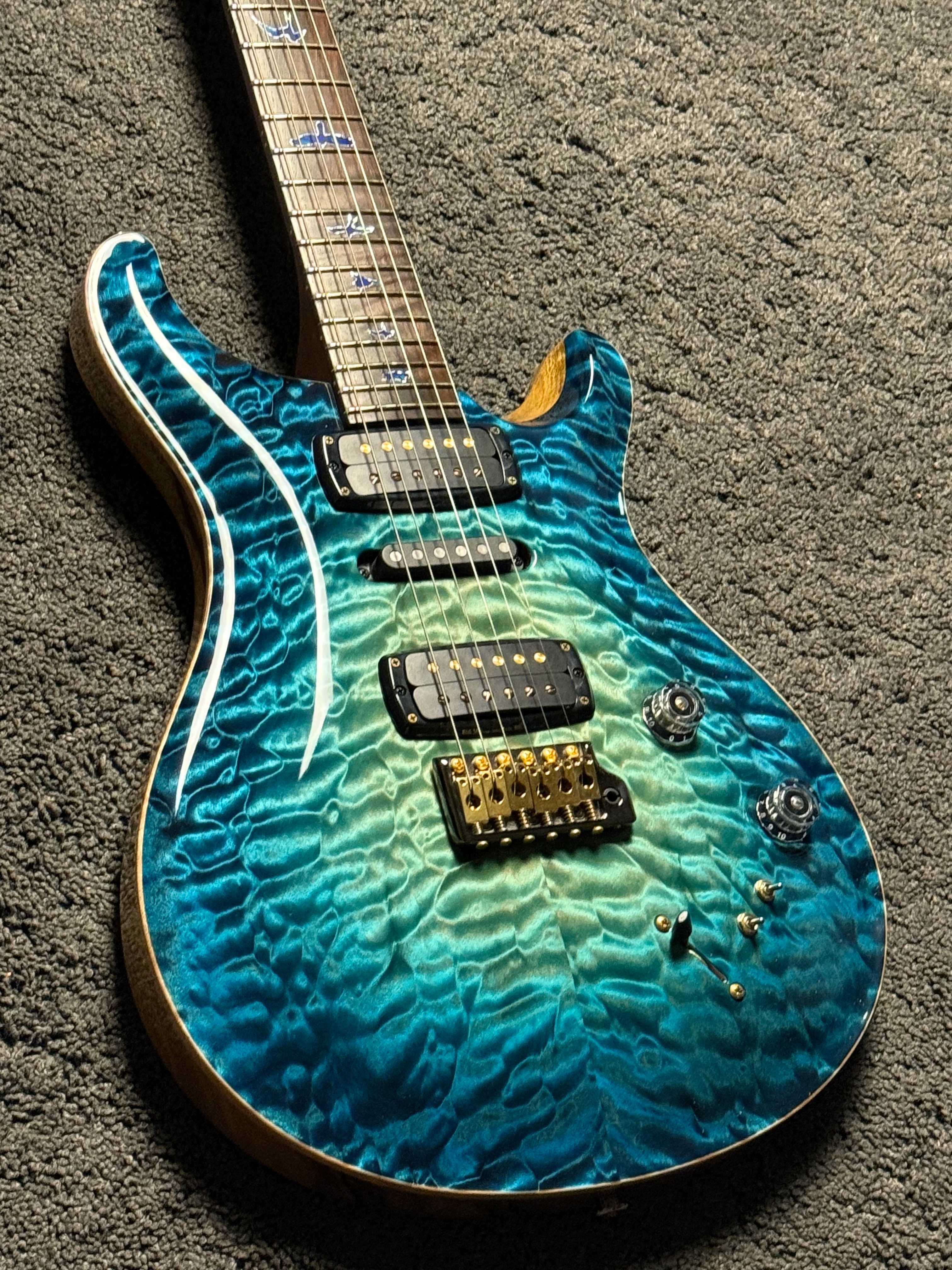 PRS Private Stock Modern Eagle V in Sub Zero Glow 23367111 - Image 2