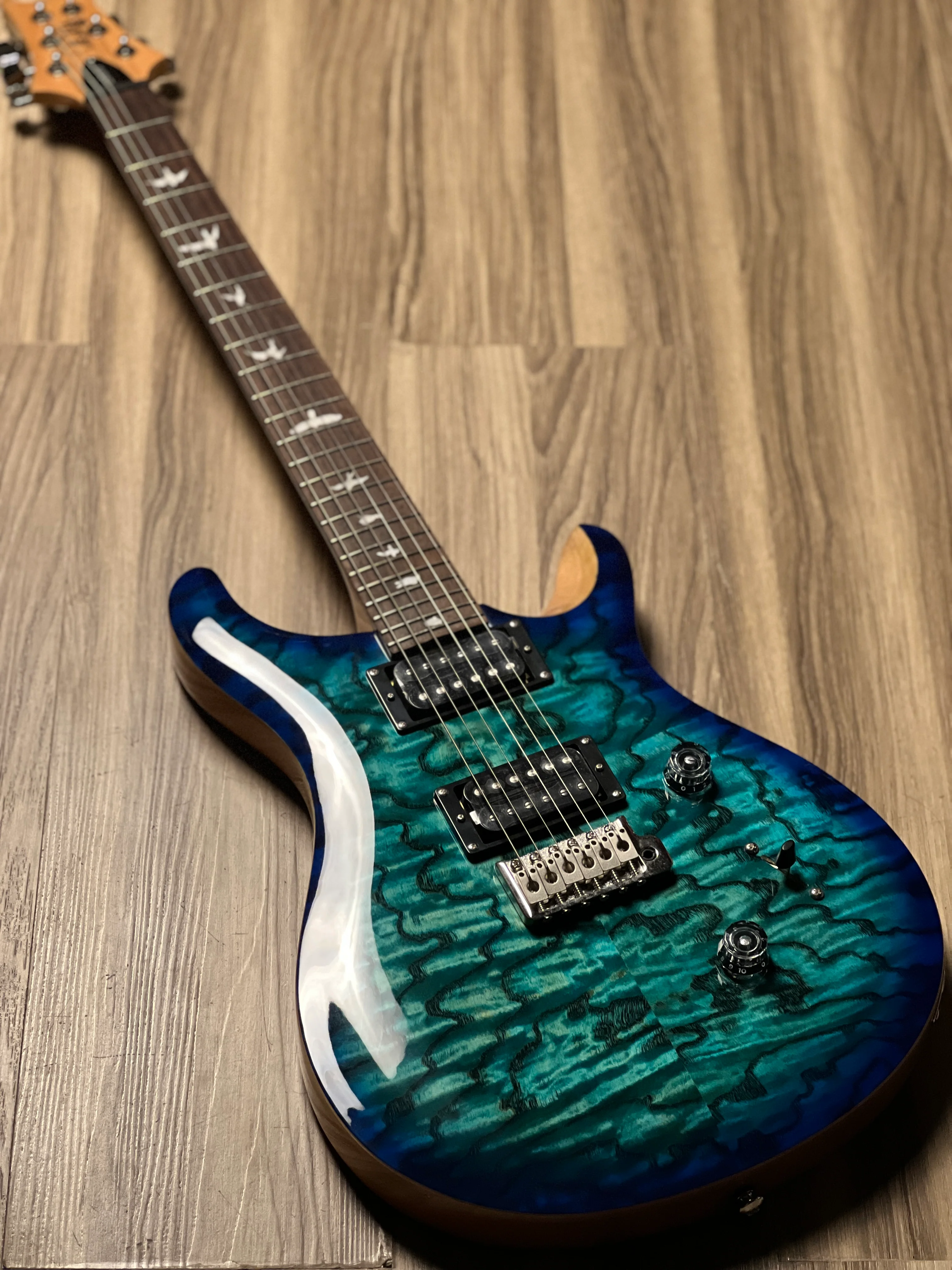 PRS SE "Exotic" Custom 24 Swamp Ash Burl in Lake Blue
