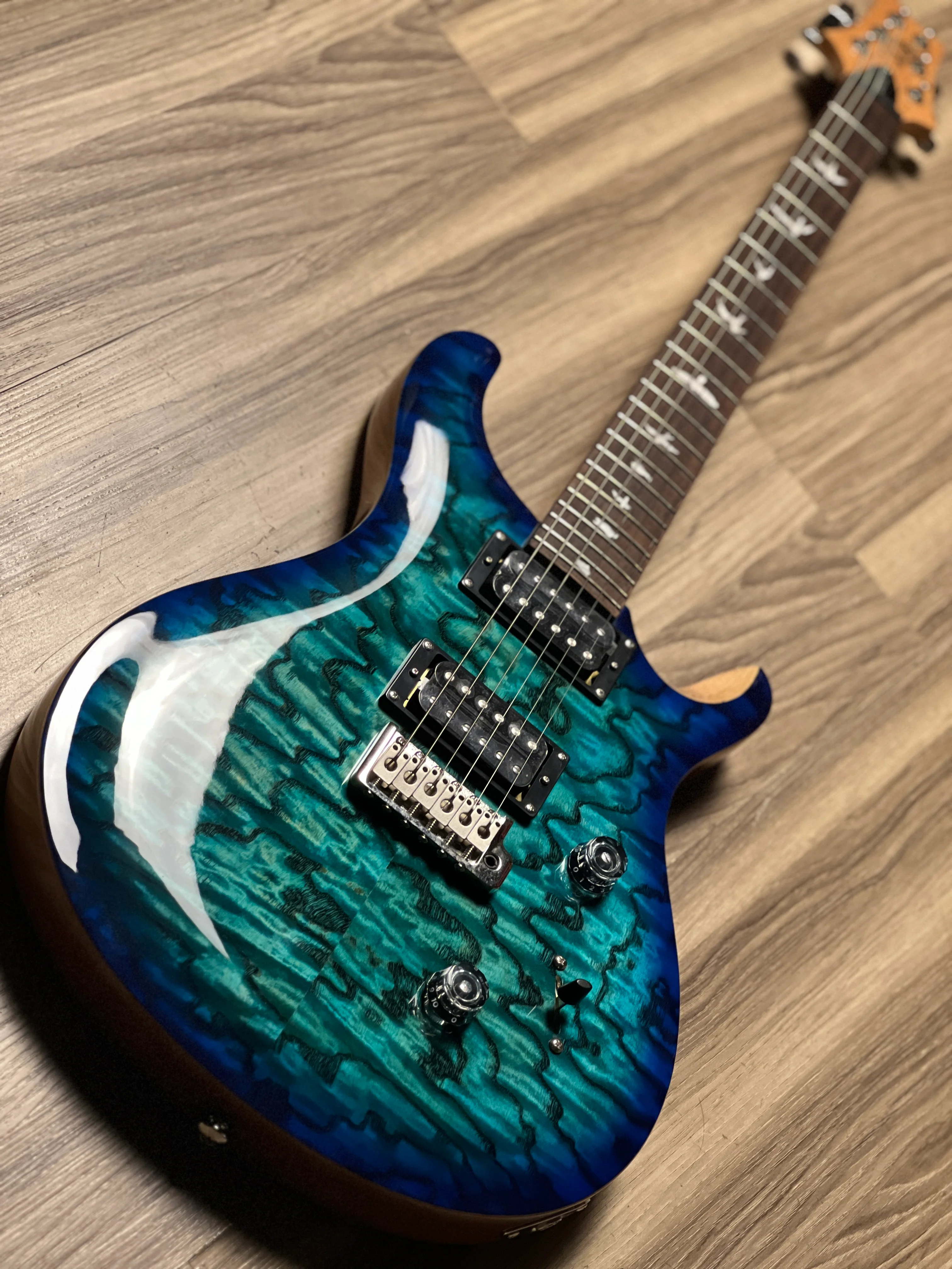 PRS SE "Exotic" Custom 24 Swamp Ash Burl in Lake Blue - Image 3