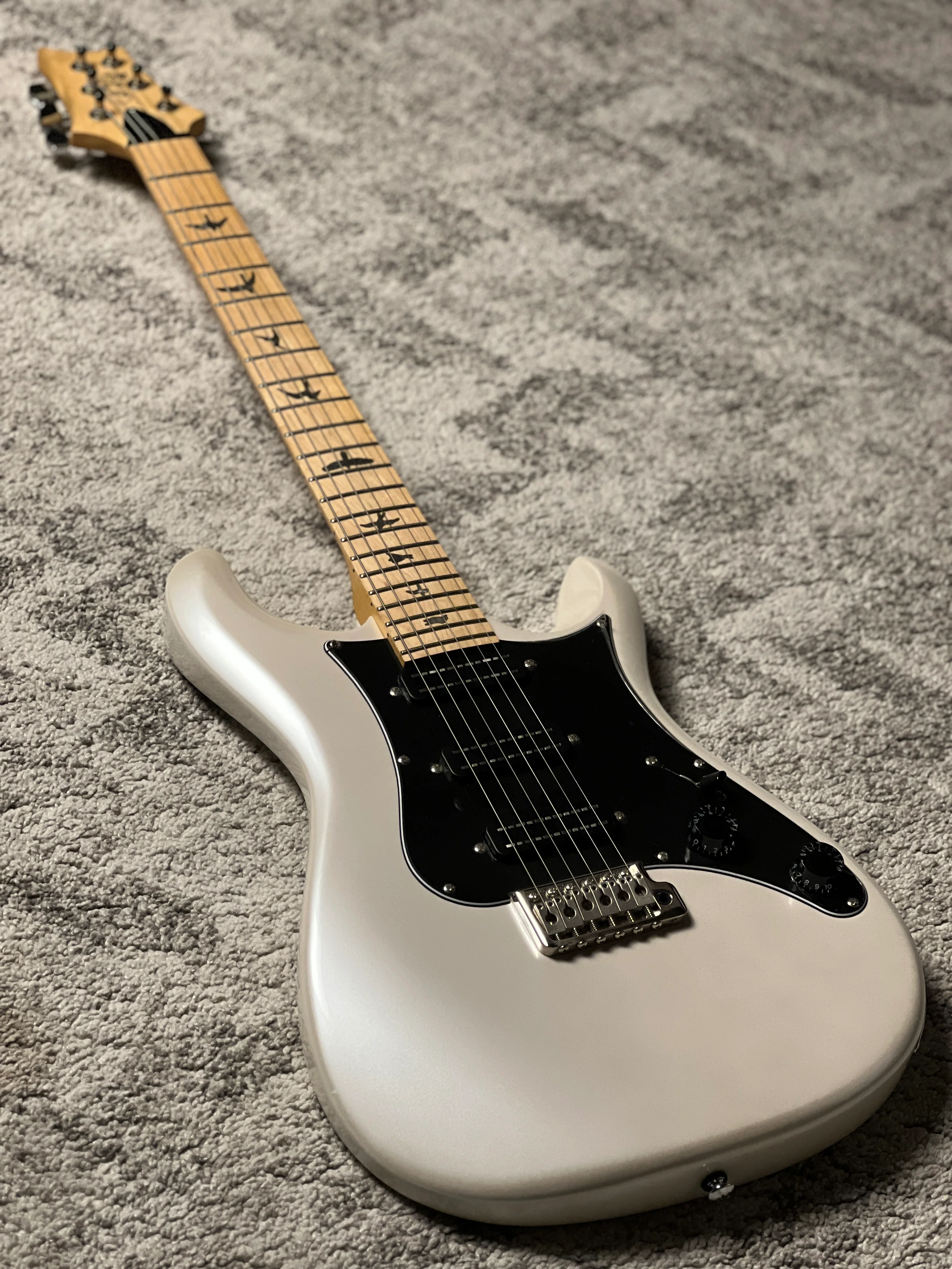 PRS SE NF3 With Maple Fingerboard In Pearl White CTI G039507 (USED)