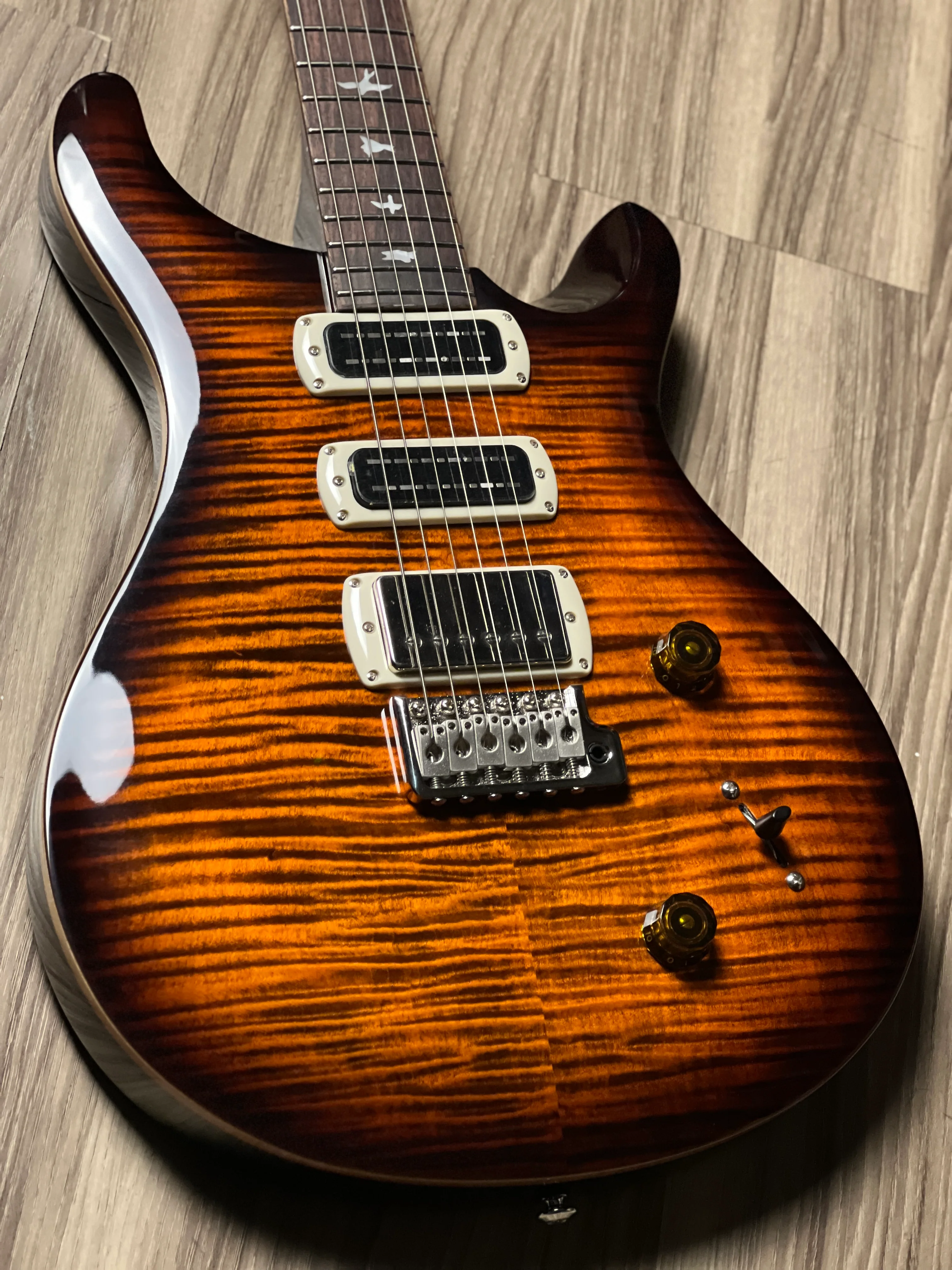 PRS SE Studio in Orange Tiger Smokeburst - Image 4