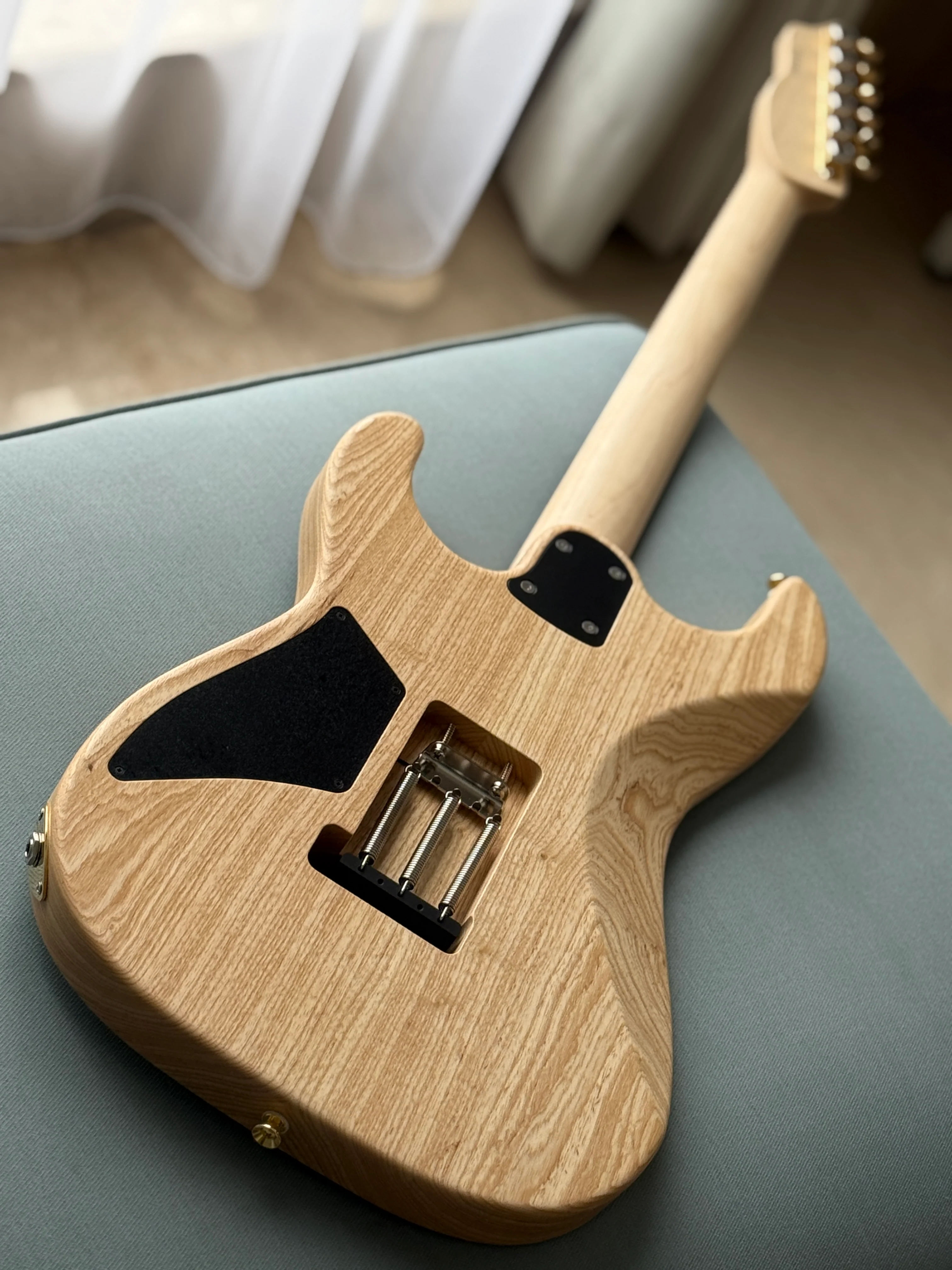 Saito S-622 SSH with Rosewood and Gold Hardware in White Granite 253033 - Image 13