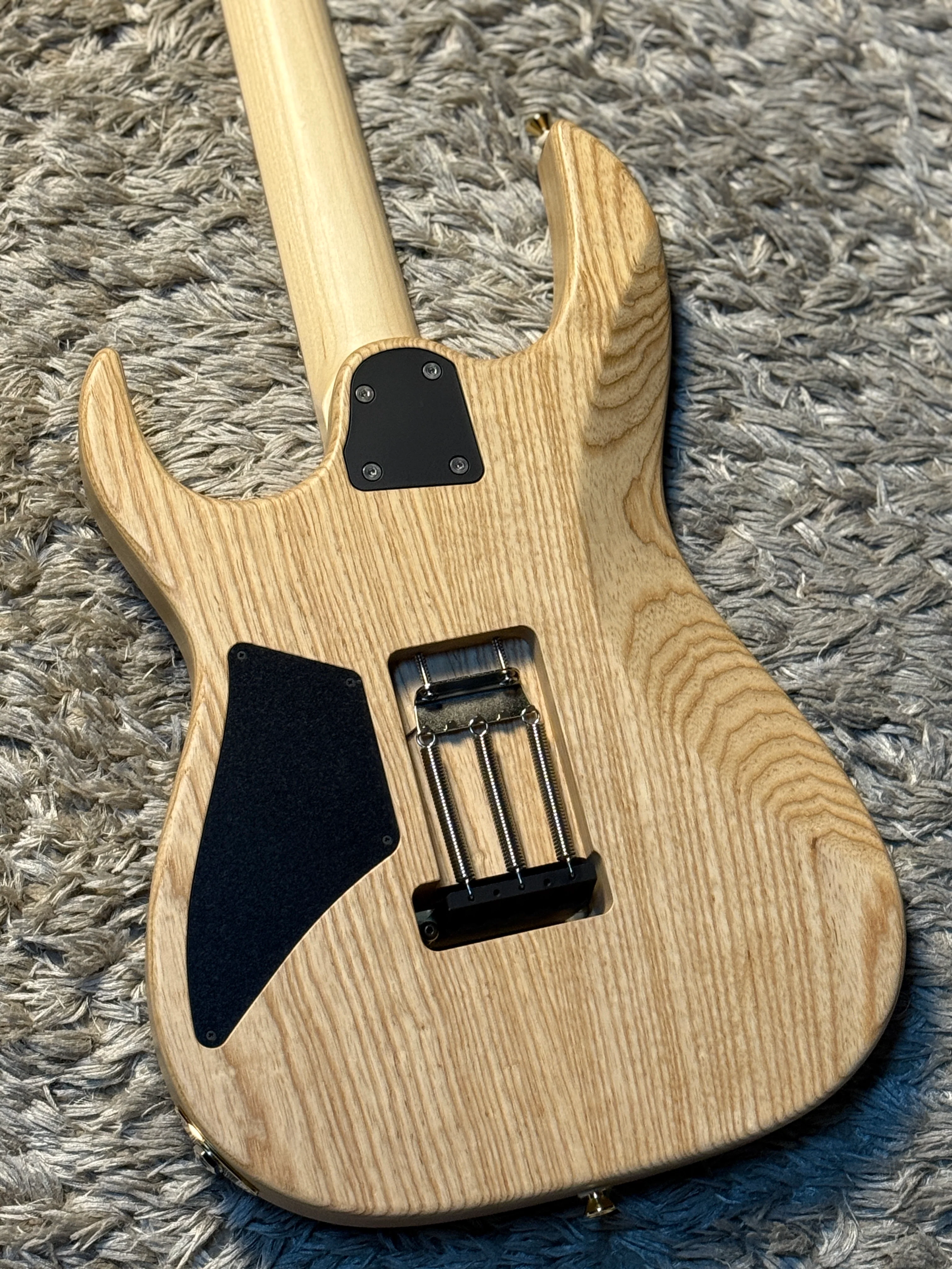 Saito S-624 SSH with Hard Maple and Gold Hardware in Kunzite 253030 - Image 5