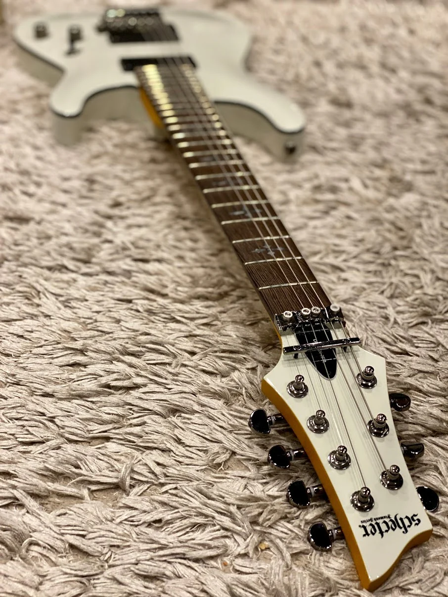 Schecter DEMON-7 FR in Vintage White - Image 4