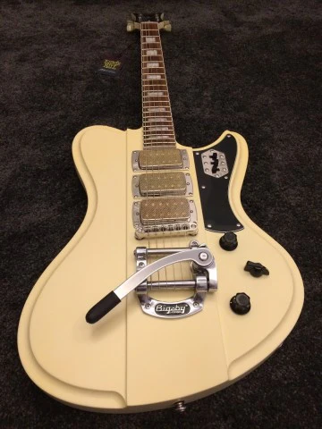 Schecter Ultra III in Ivory Pearl - Image 9