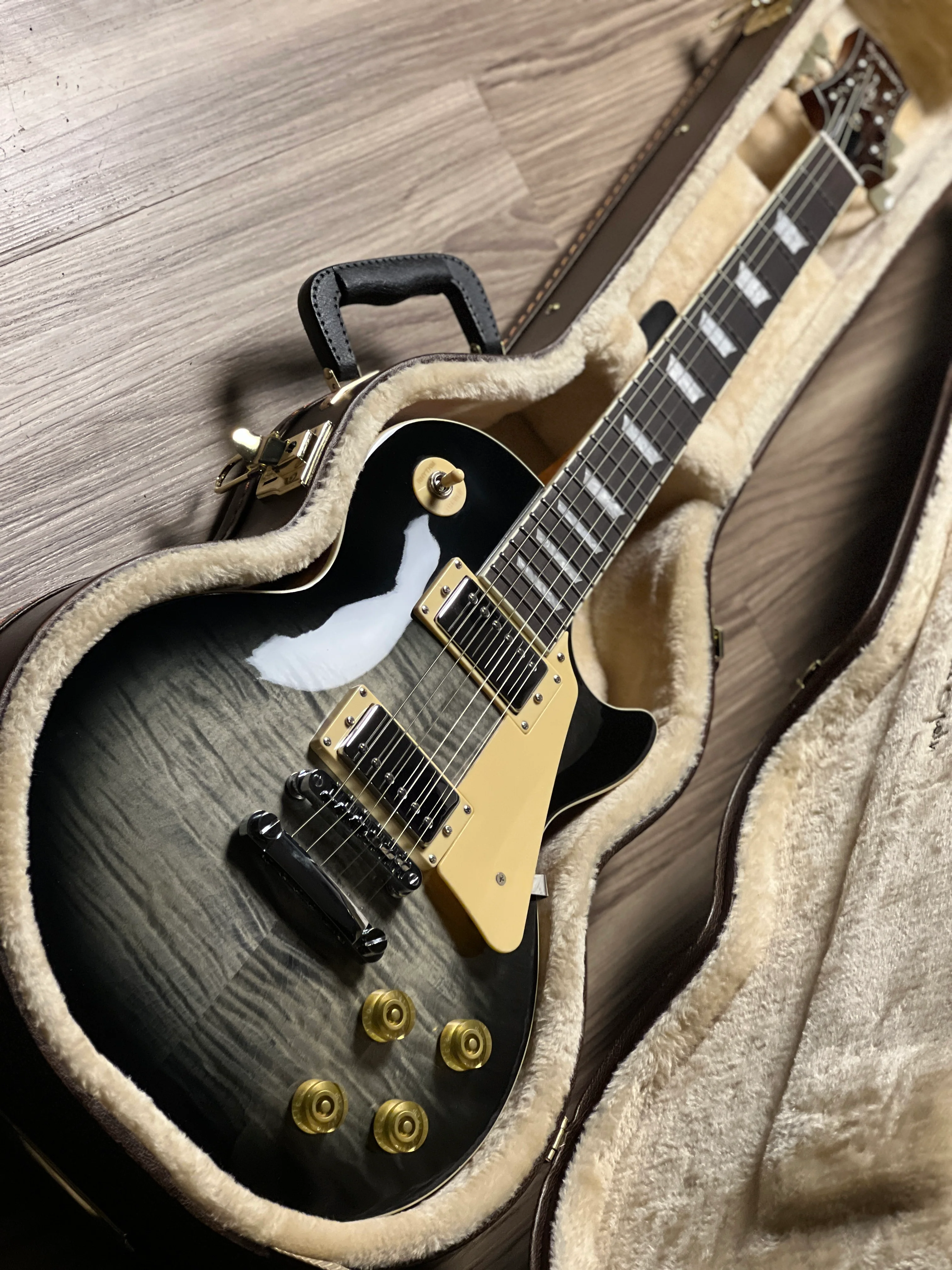 SQOE SELP900 in Charcoal Black Burst with Hardshell Case - Image 2