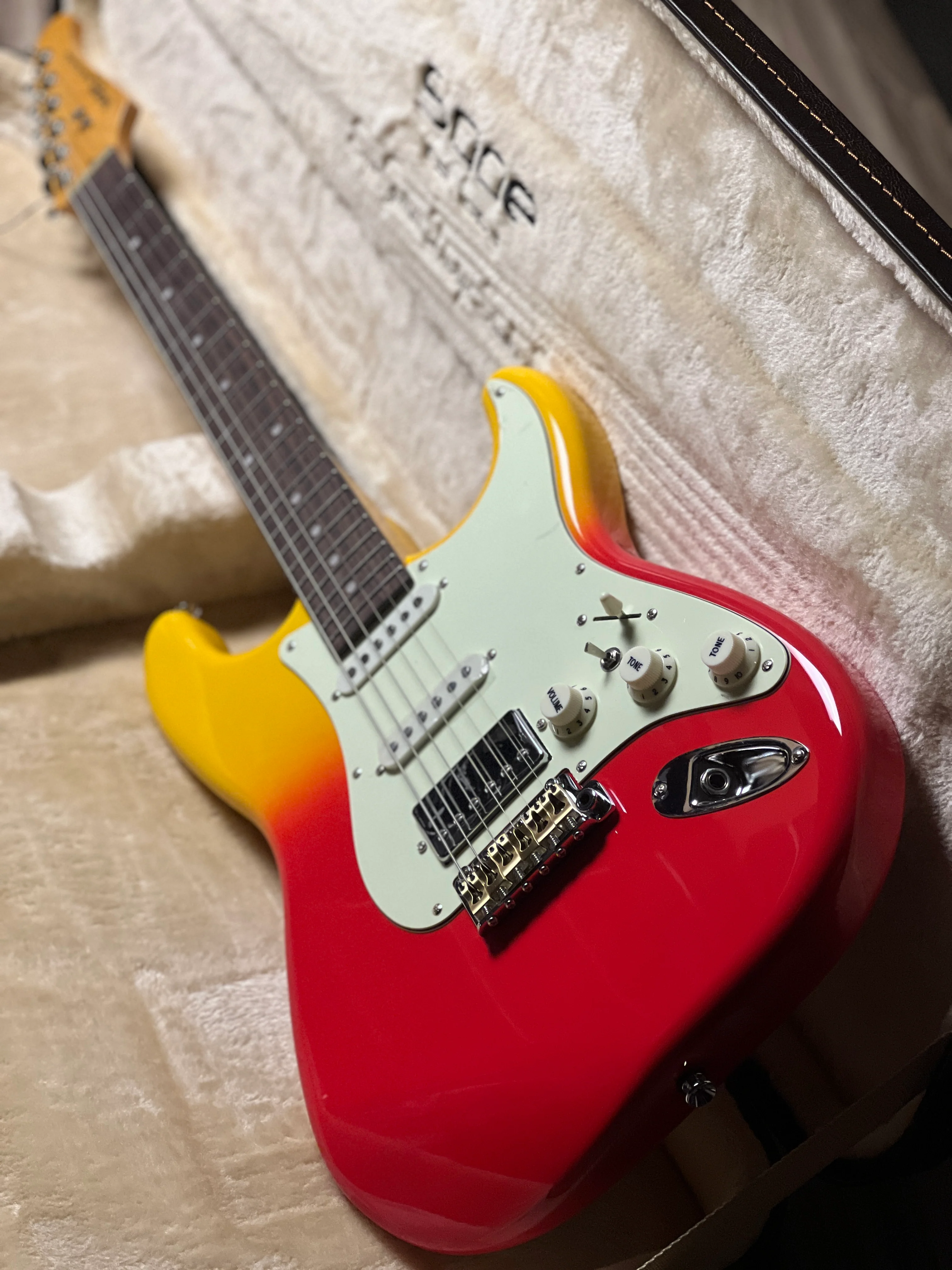 SQOE SEST1001 HSS Custom Shop Series in Tequila Sunrise Limited Edition with Hardshell Case - Image 5