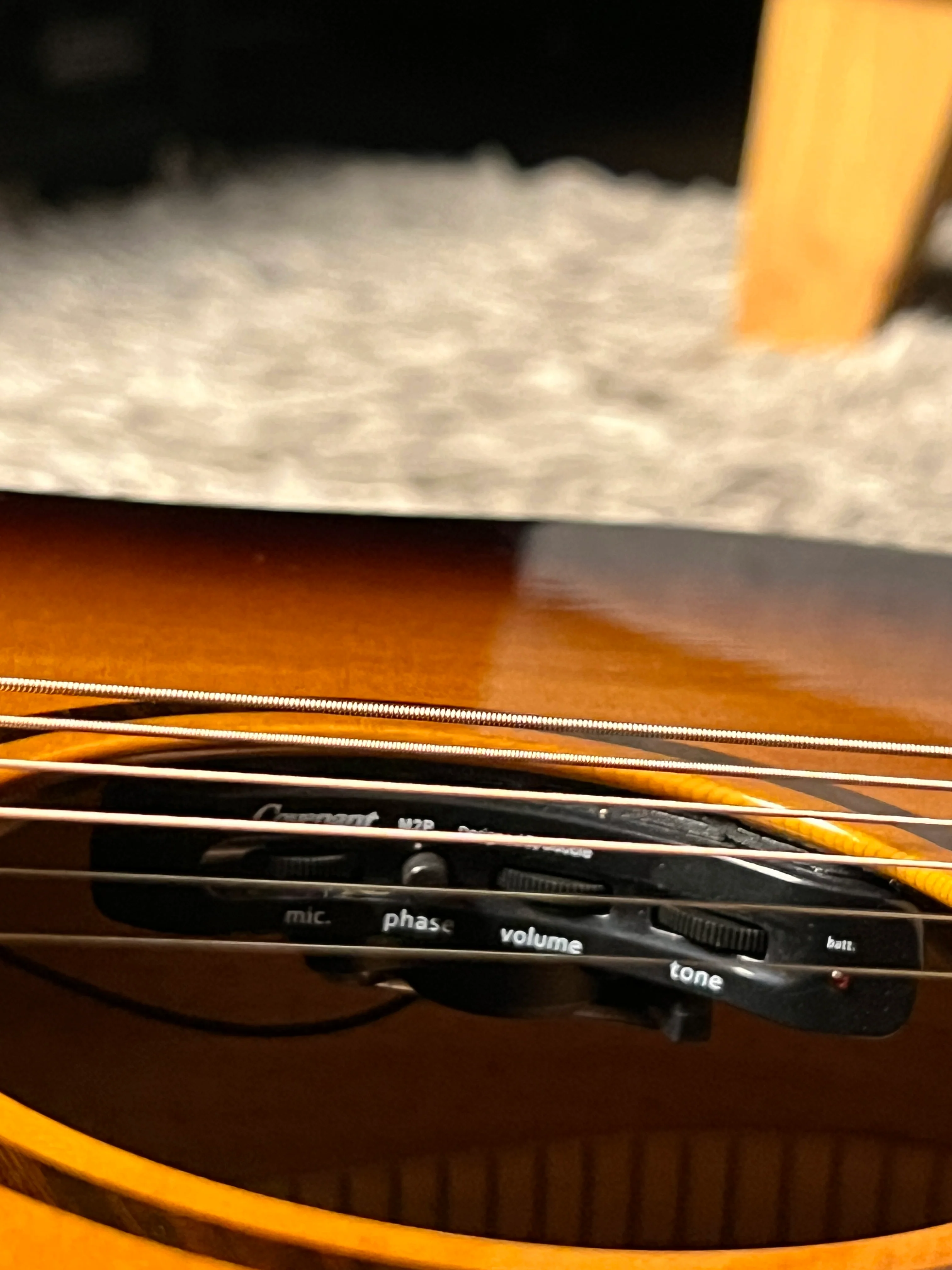 SILKA by COVENANT AG-10DT in Sunburst with M2P Preamp - Image 8