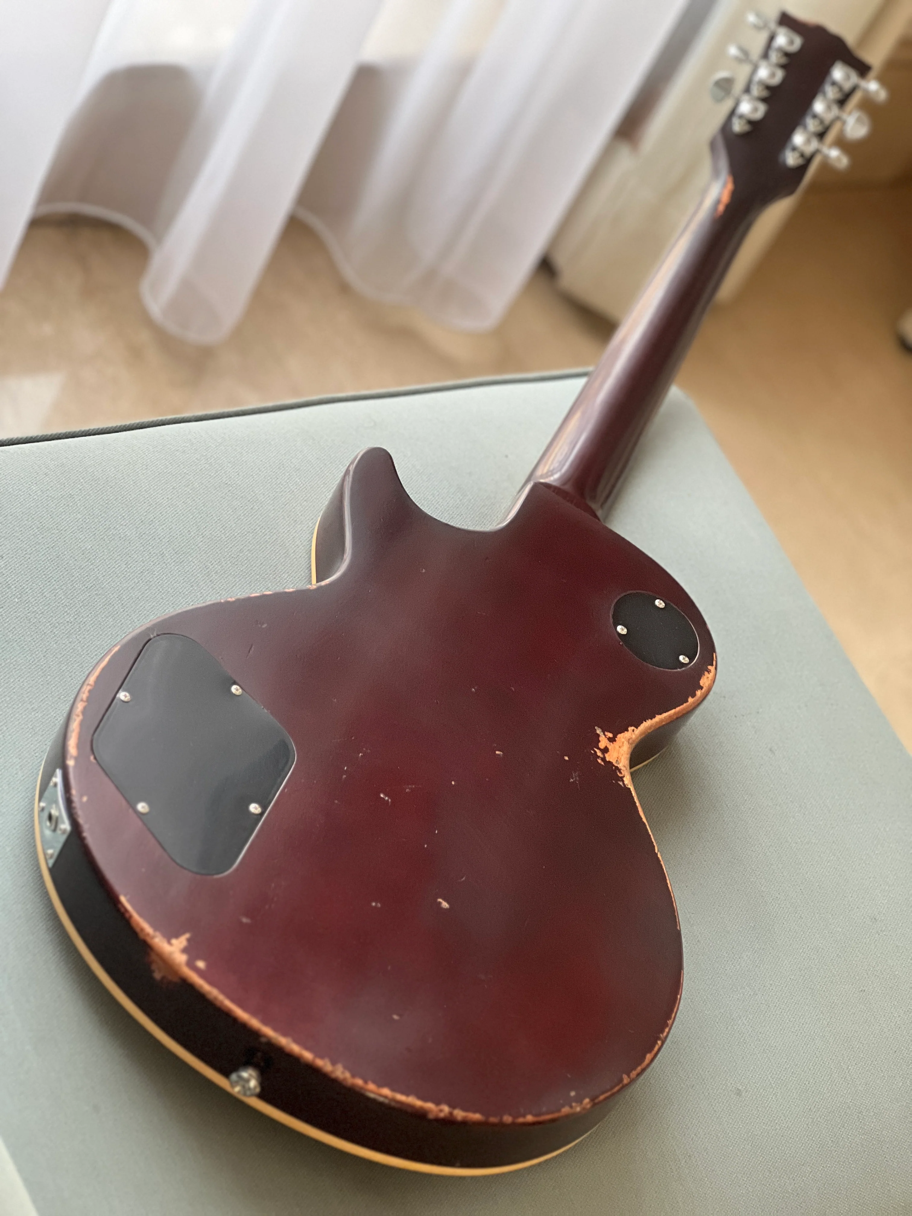 SLX Eagle Antique in Honeyburst with Nitrocellulose Lacquer (Medium Relic) - Image 4