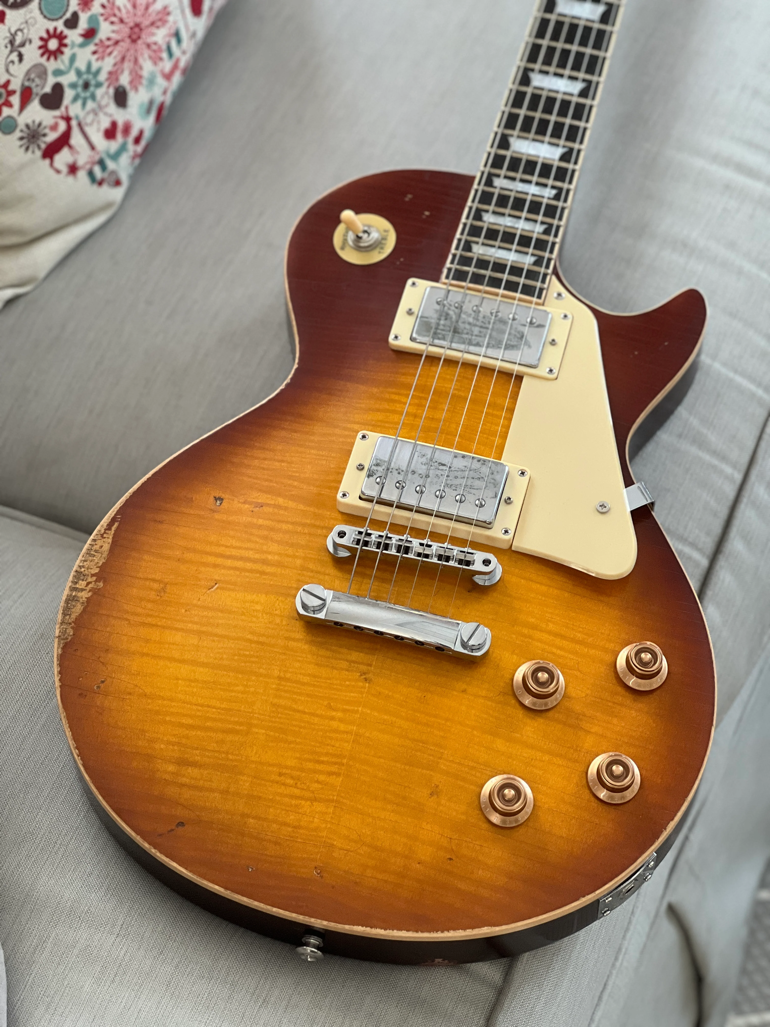 SLX Eagle Antique in Honeyburst with Nitrocellulose Lacquer (Medium Relic) - Image 7
