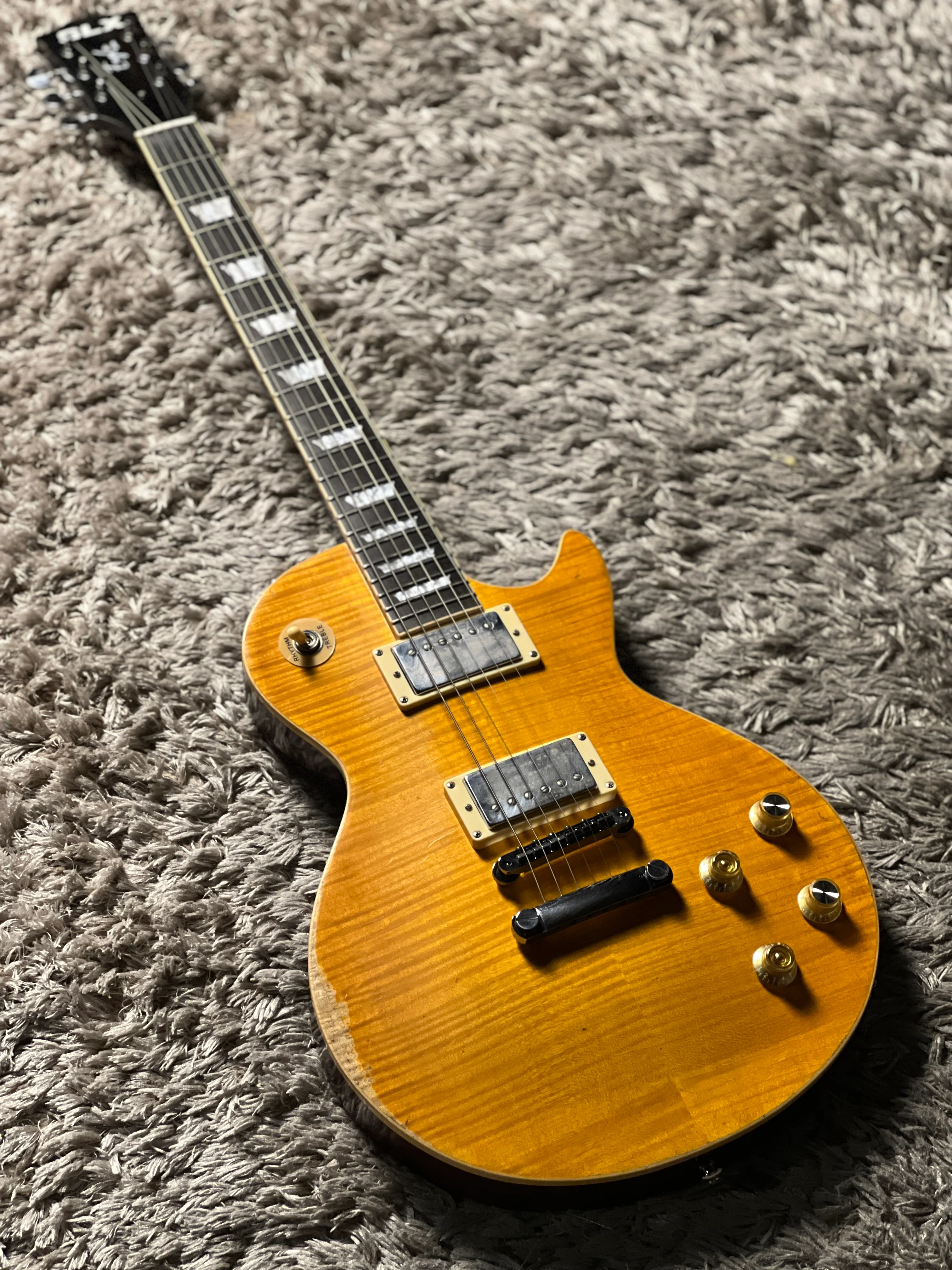 SLX Eagle Antique in Dirty Lemon with Nitrocellulose Lacquer (Medium Relic) - Image 2