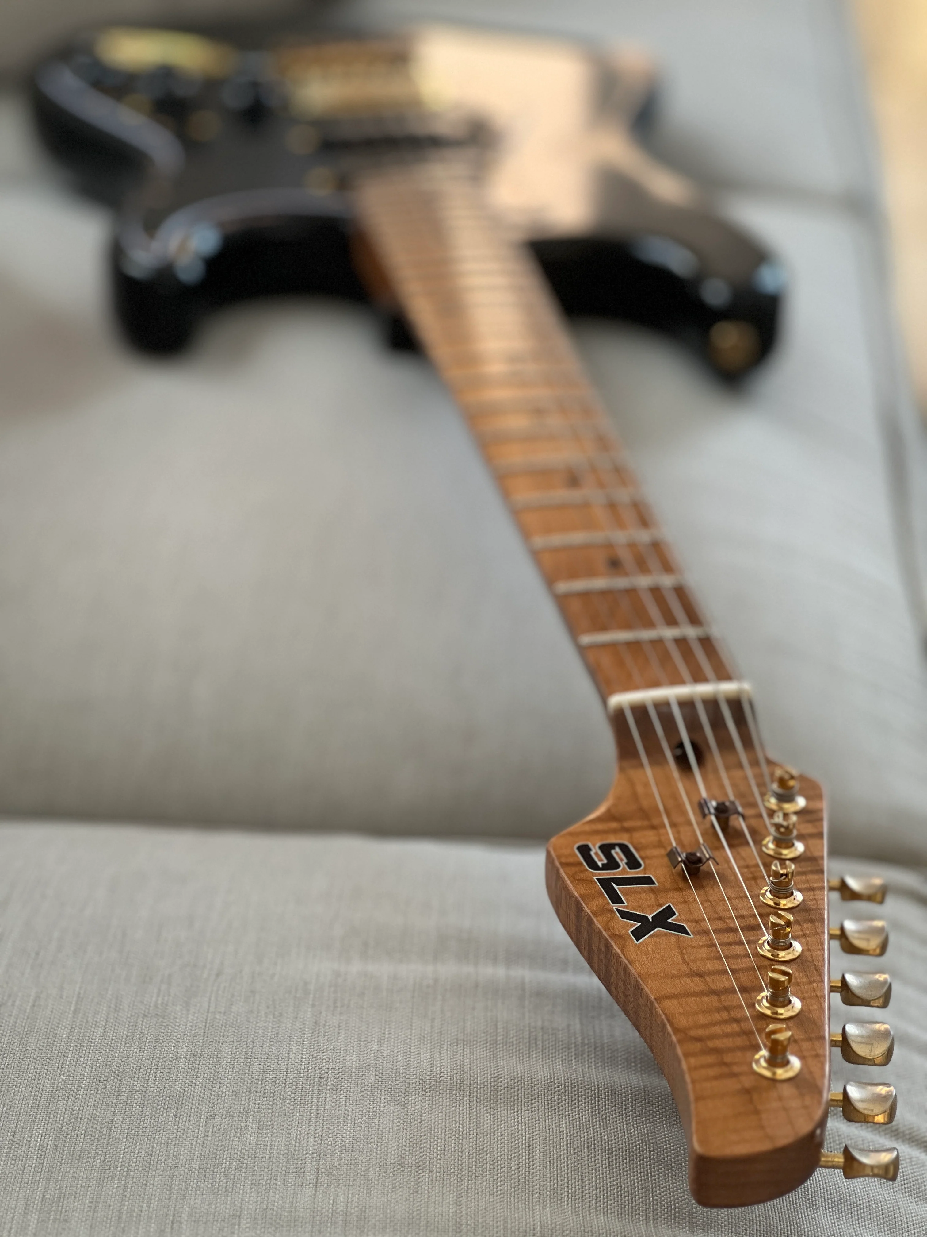 SLX Hawk Antique in Black Beauty with Gold Hardware Nitrocellulose Lacquer - Image 10
